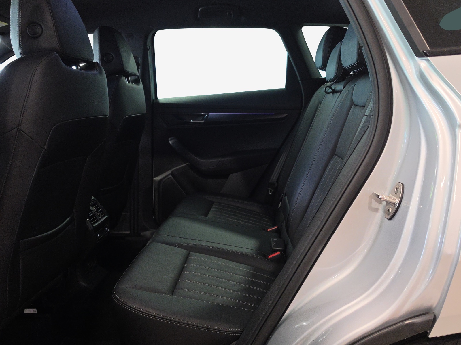 SKODA Karoq 2.0 TSI SportLine 4x4 DSG-image-11
