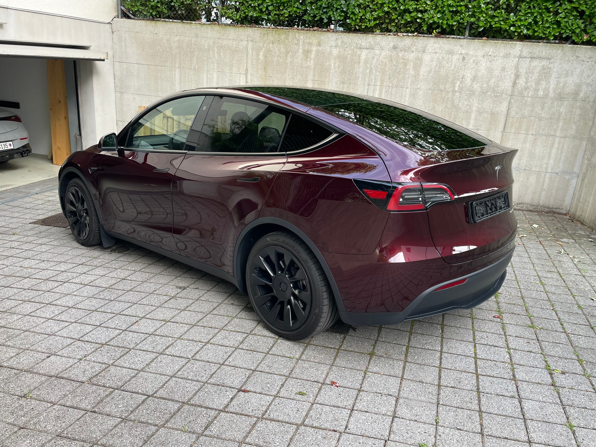 TESLA Long Range AWD-image-3