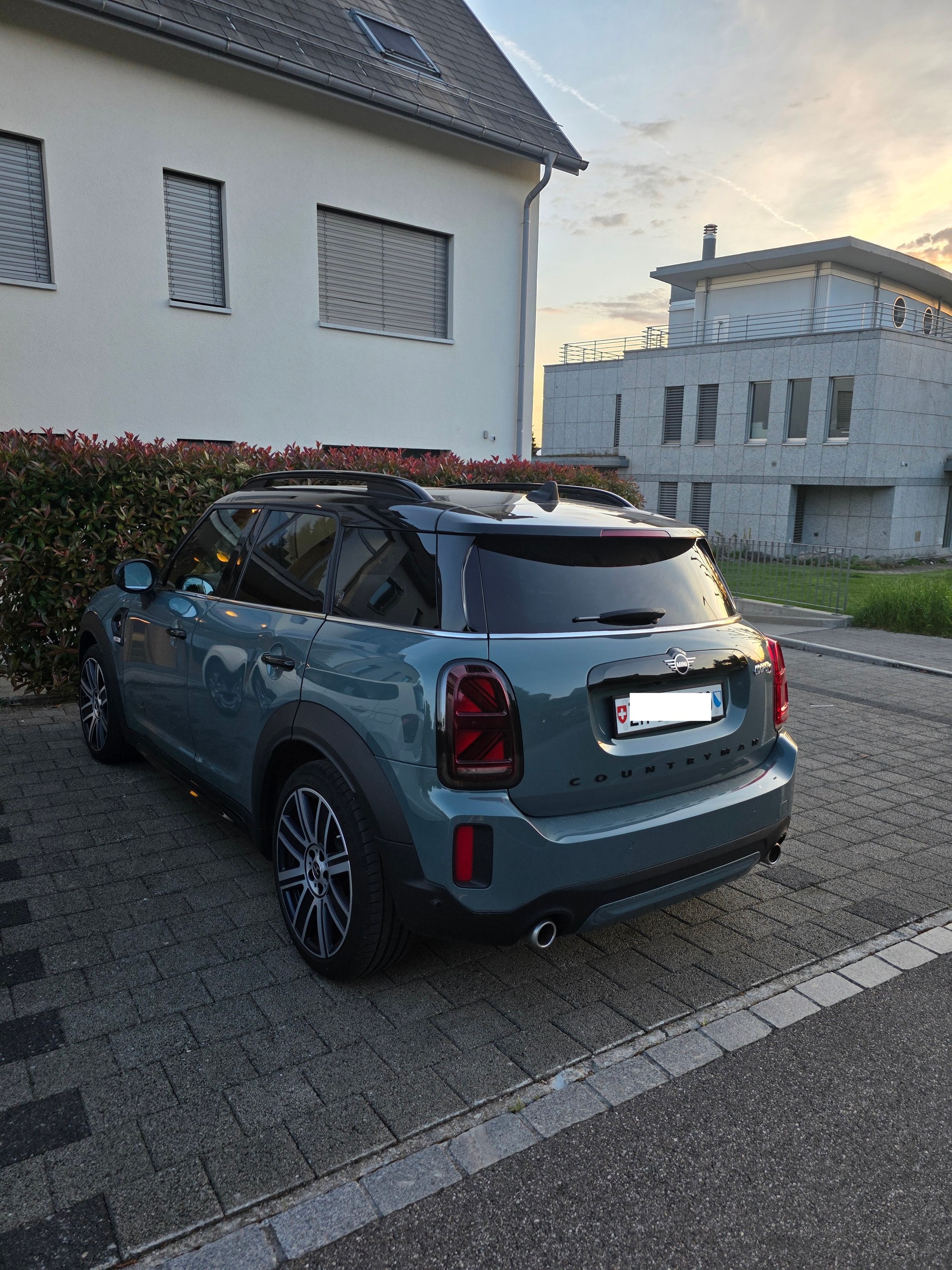 MINI 2.0i Cooper S ALL4-image-1