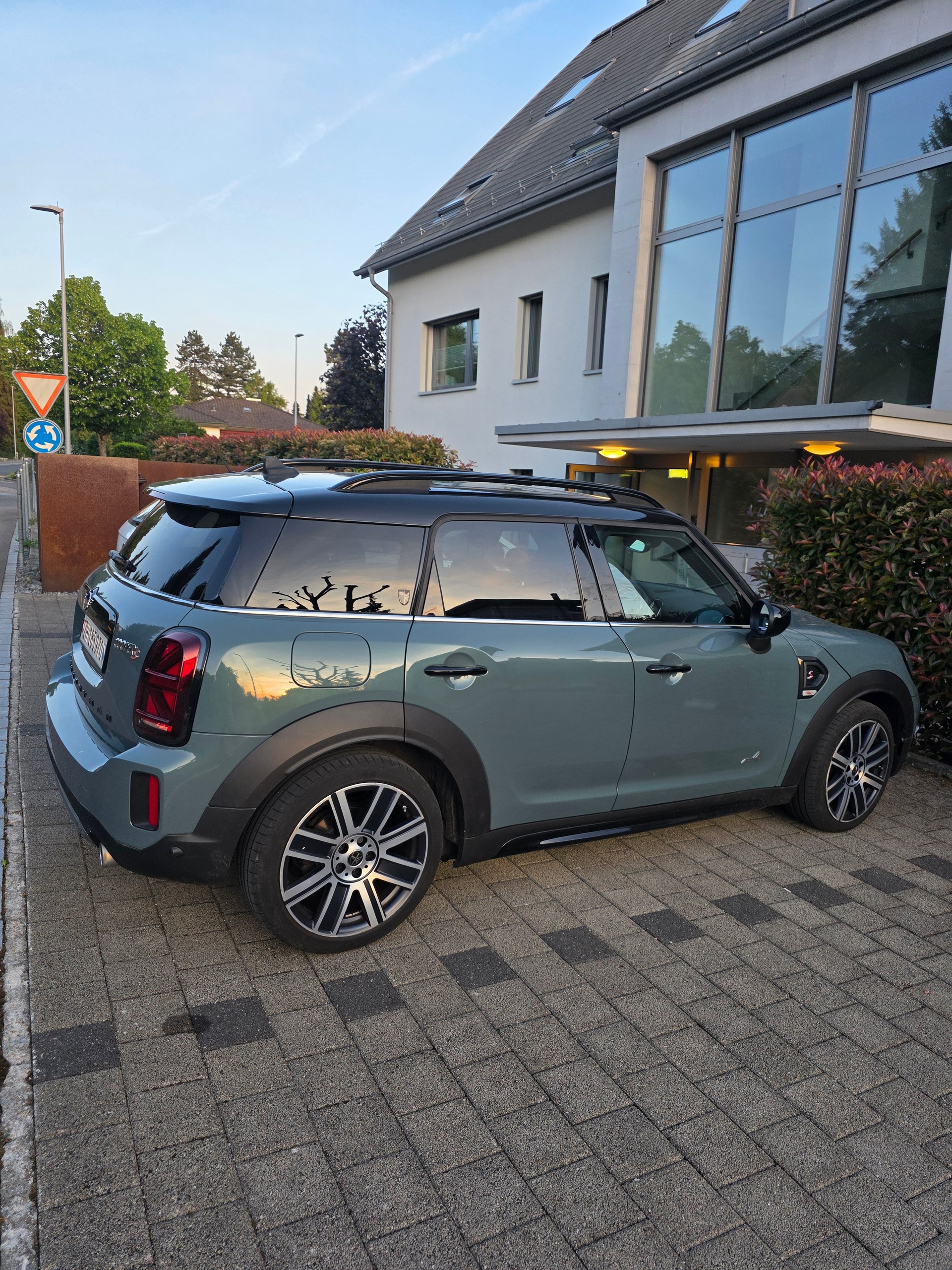 MINI 2.0i Cooper S ALL4-image-3