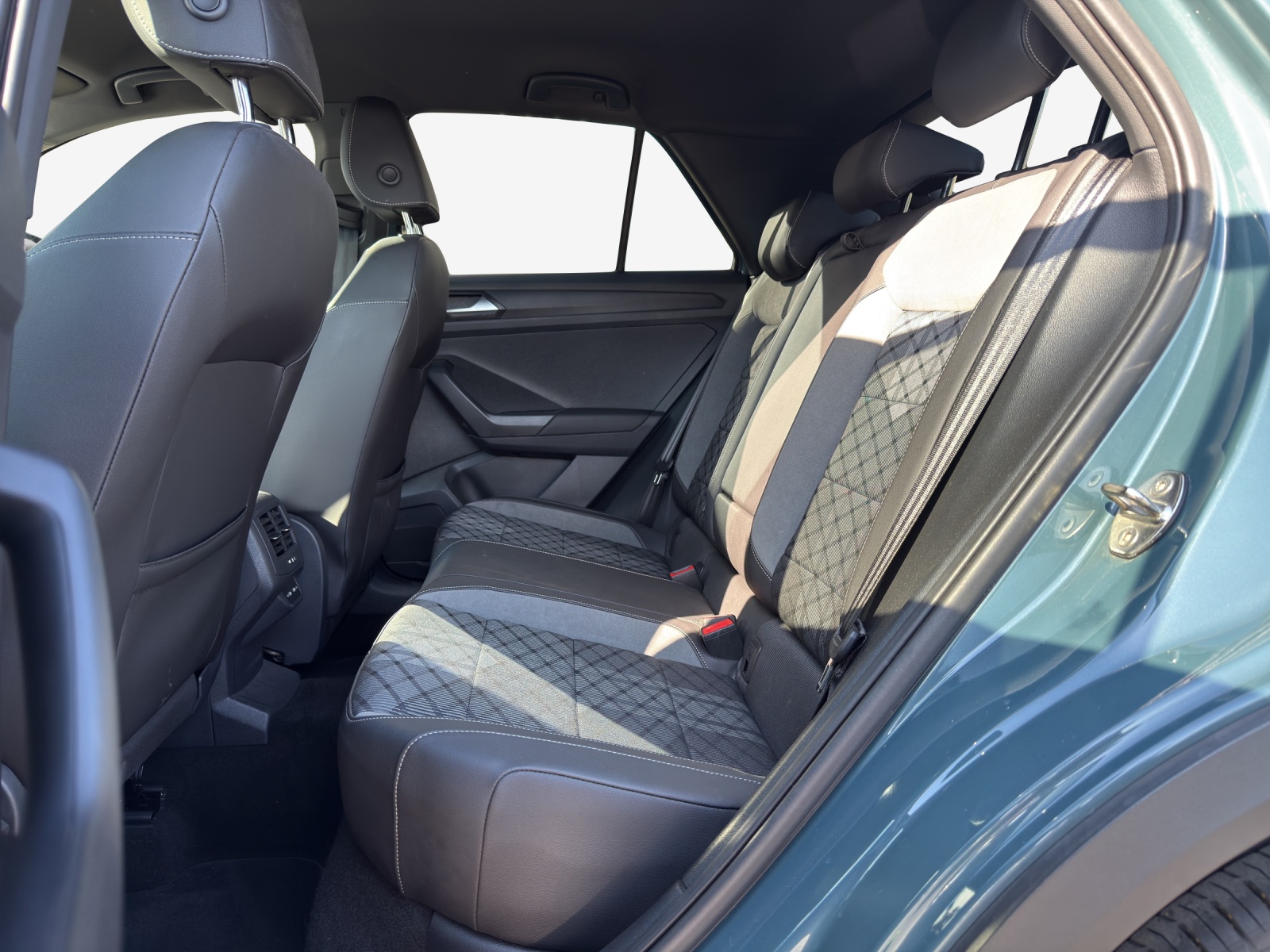 VW T-Roc 2.0 TSI R-Line DSG 4Motion-image-11