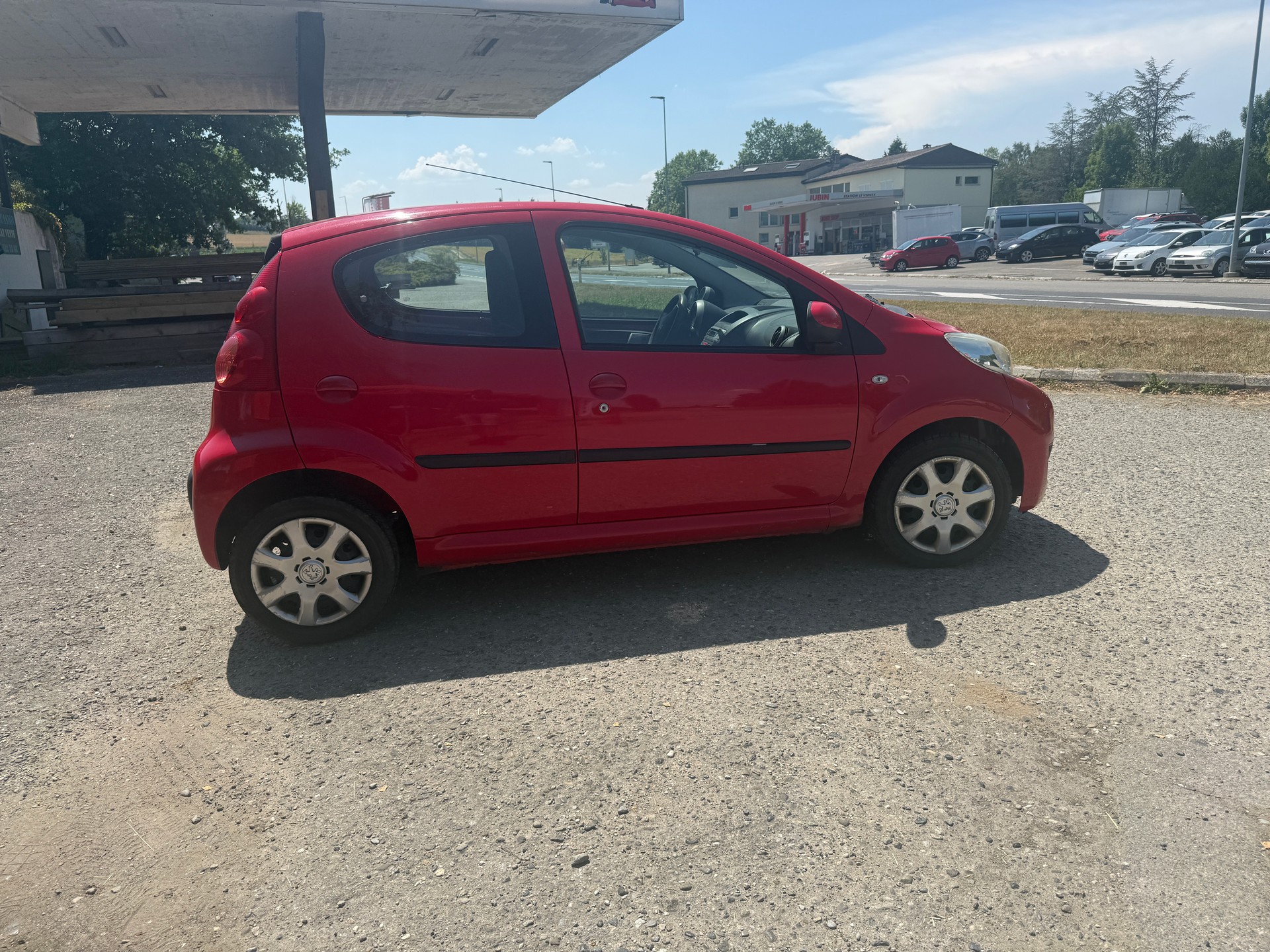 PEUGEOT 107 1.0 Swiss Edition-image-7