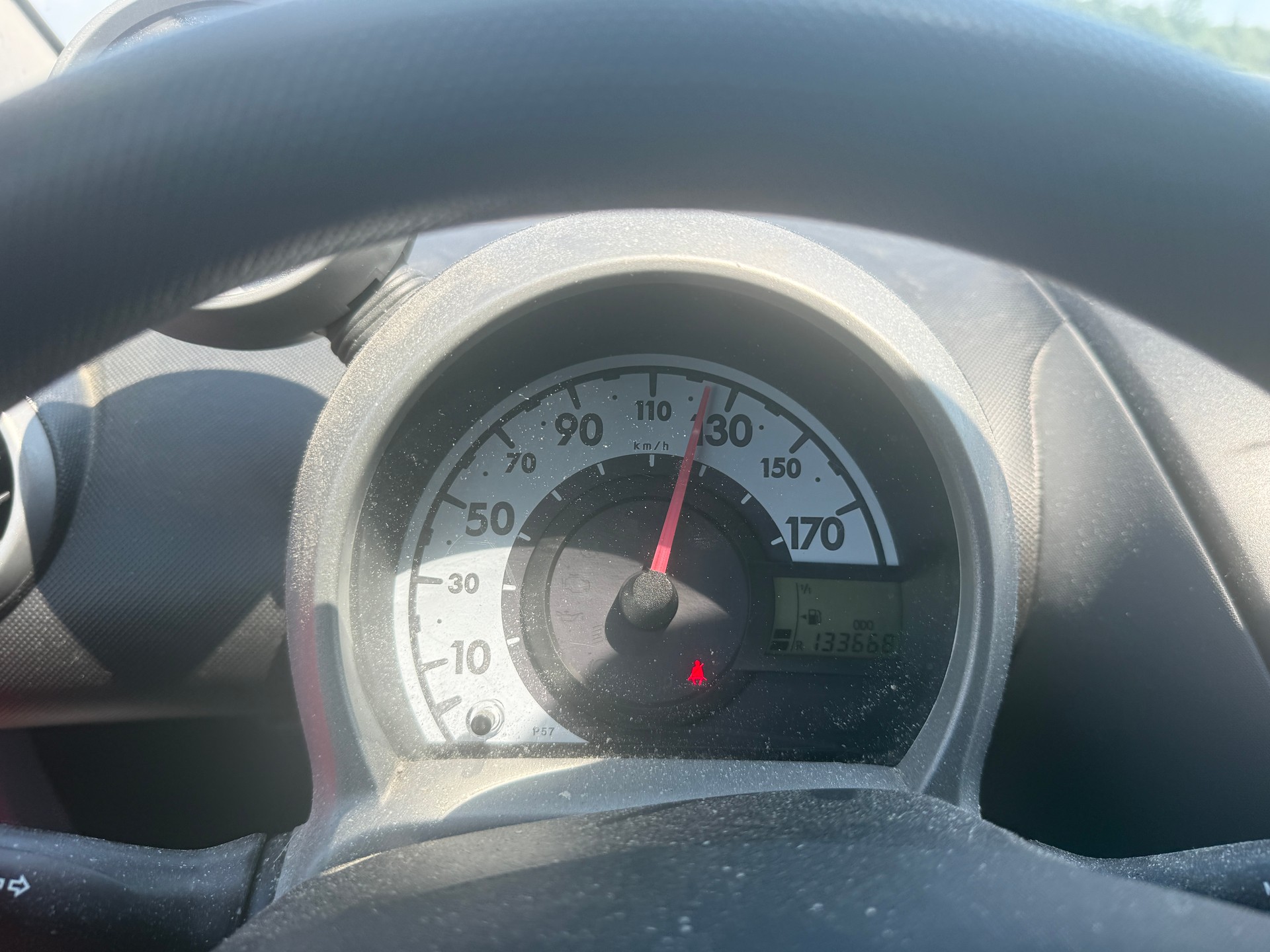 PEUGEOT 107 1.0 Swiss Edition-image-11