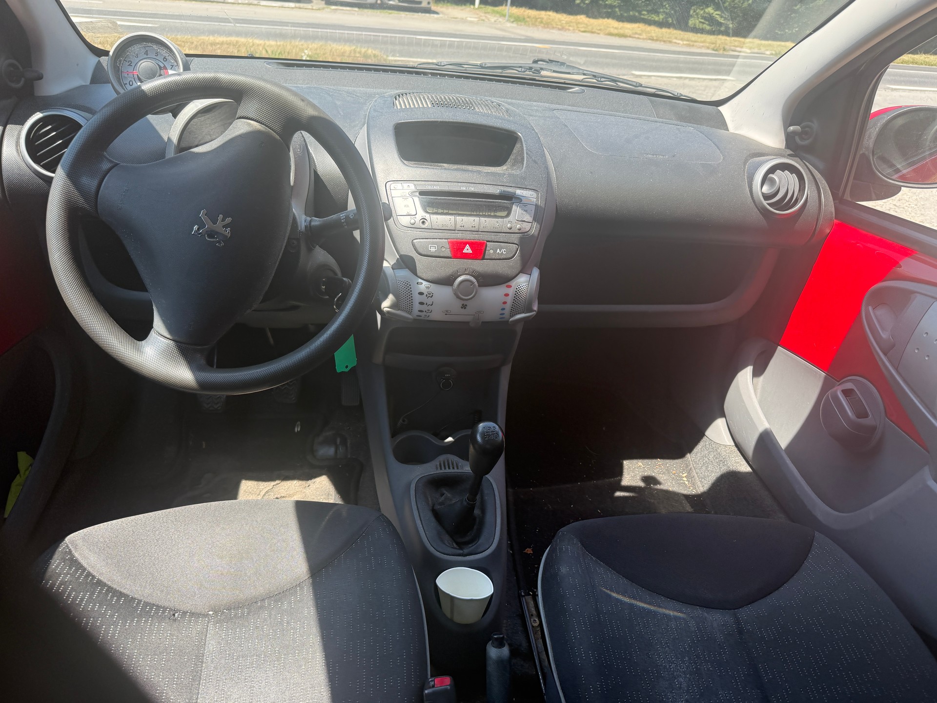 PEUGEOT 107 1.0 Swiss Edition-image-9