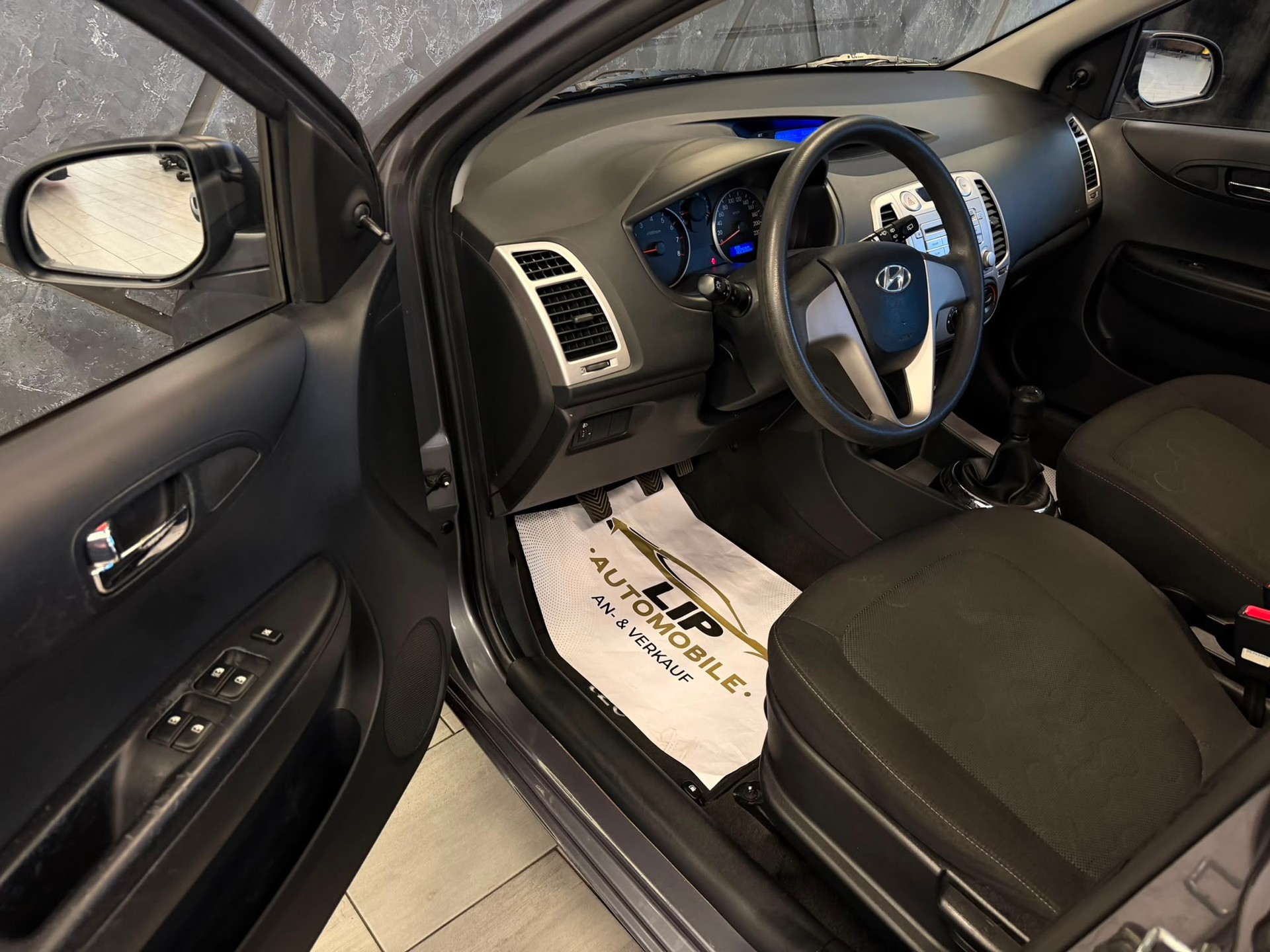 HYUNDAI i20 1.2 Comfort-image-9