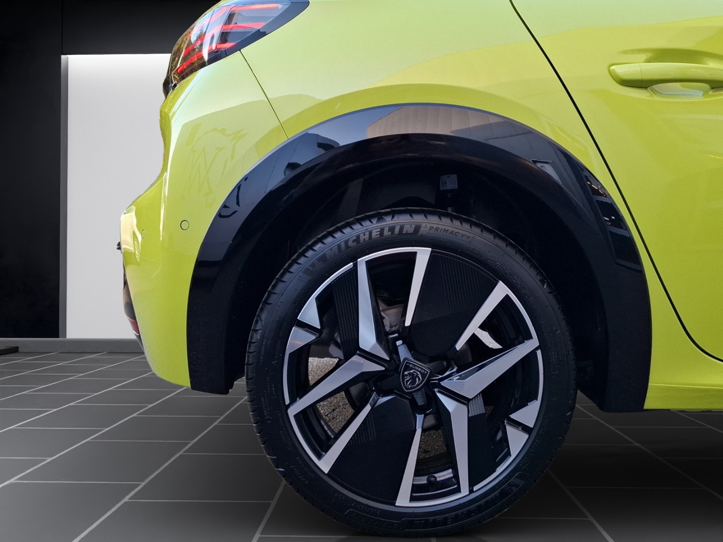 PEUGEOT 208 NEW 1.2 Hybrid 145 GT-image-9