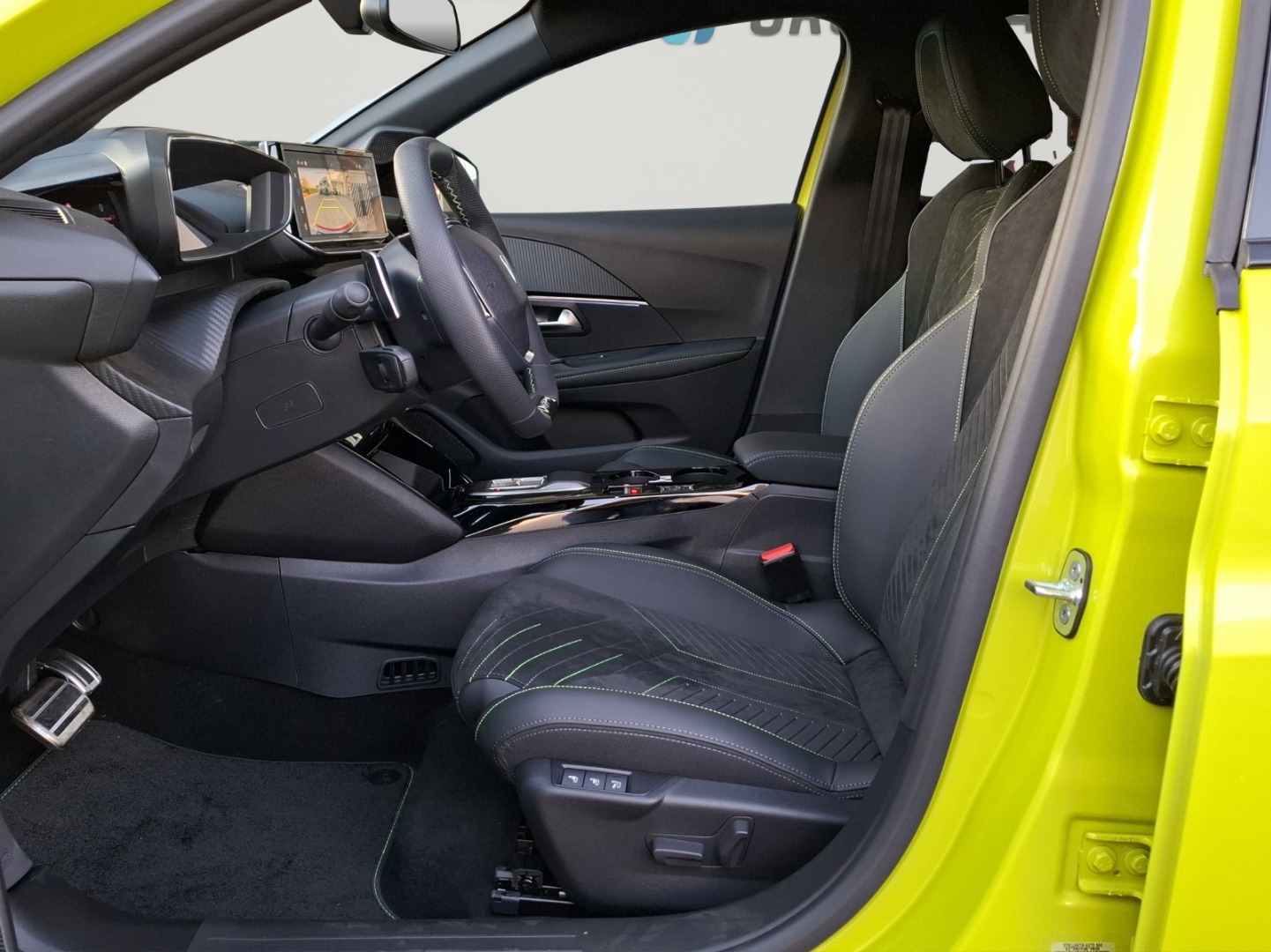 PEUGEOT 208 NEW 1.2 Hybrid 145 GT-image-4