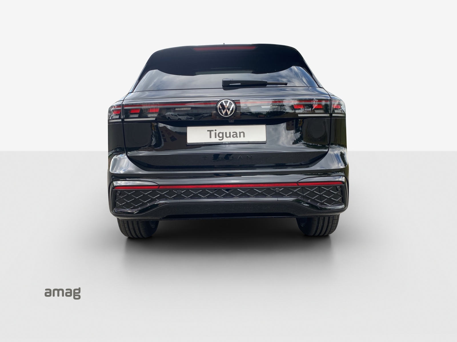 VW Tiguan 2.0 TSI DSG R-Line Plus 4Motion-showroom-element-3