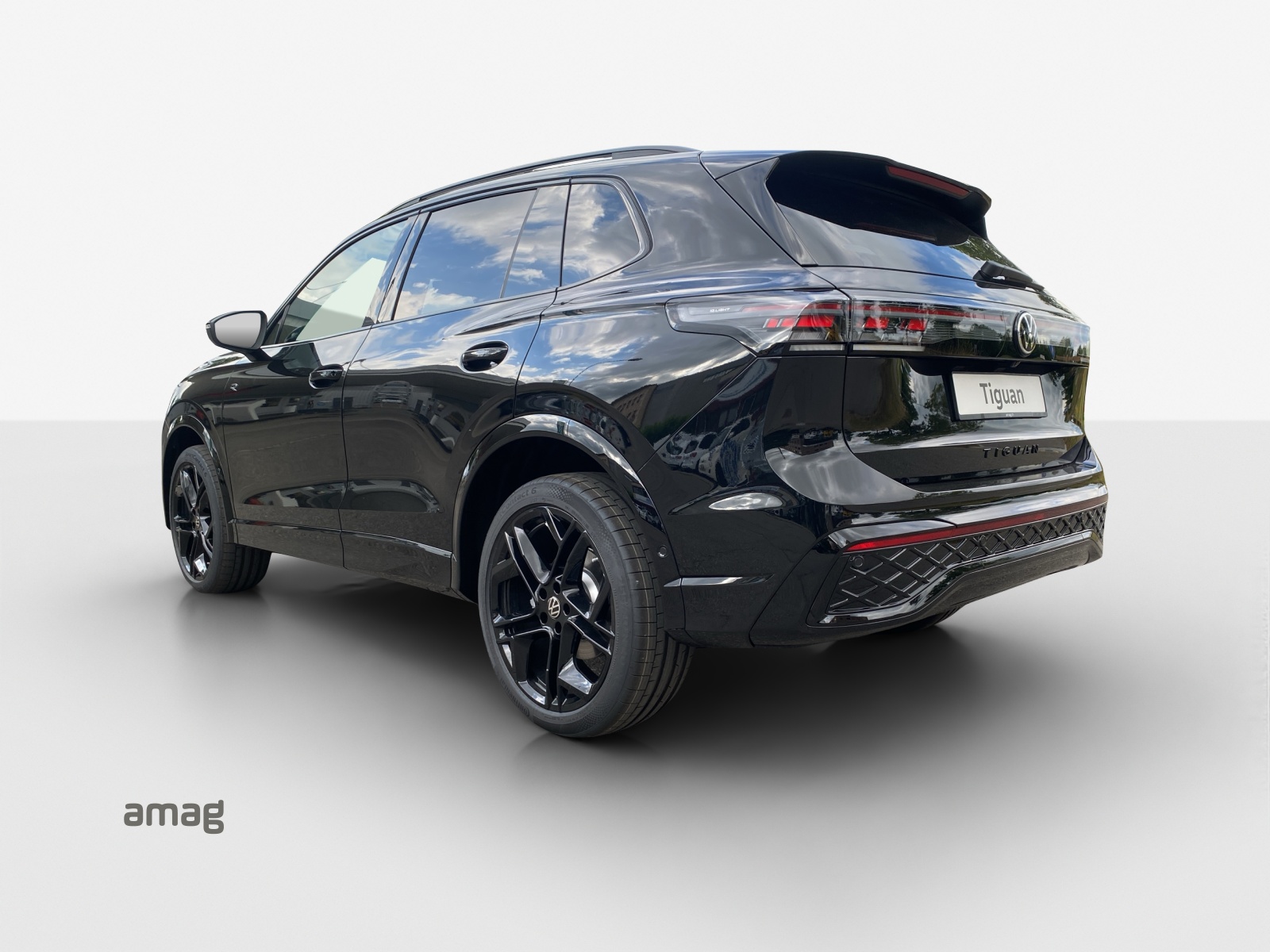 VW Tiguan 2.0 TSI DSG R-Line Plus 4Motion-showroom-element-2