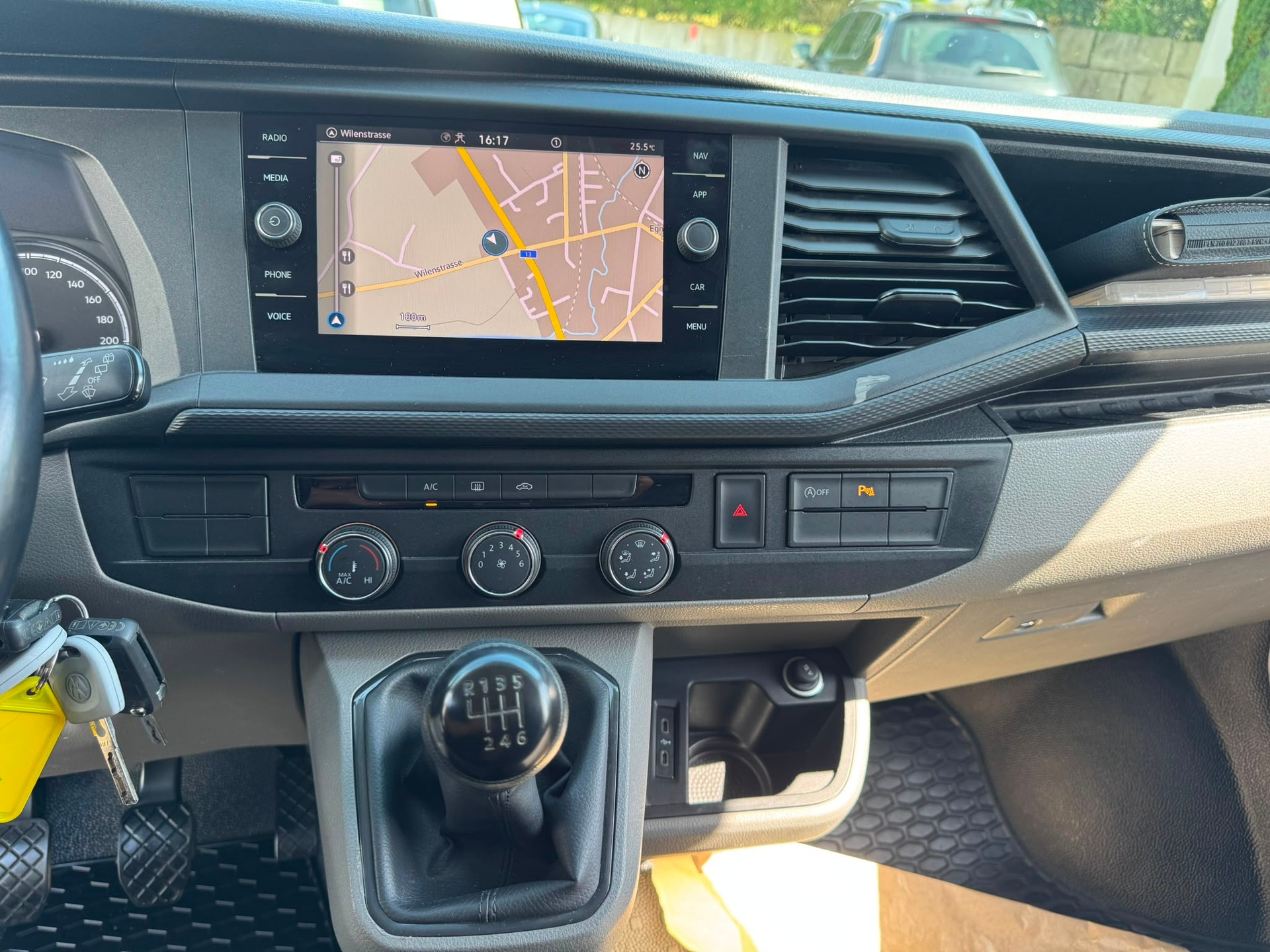 VW T6.1 2.0 TDI-image-12