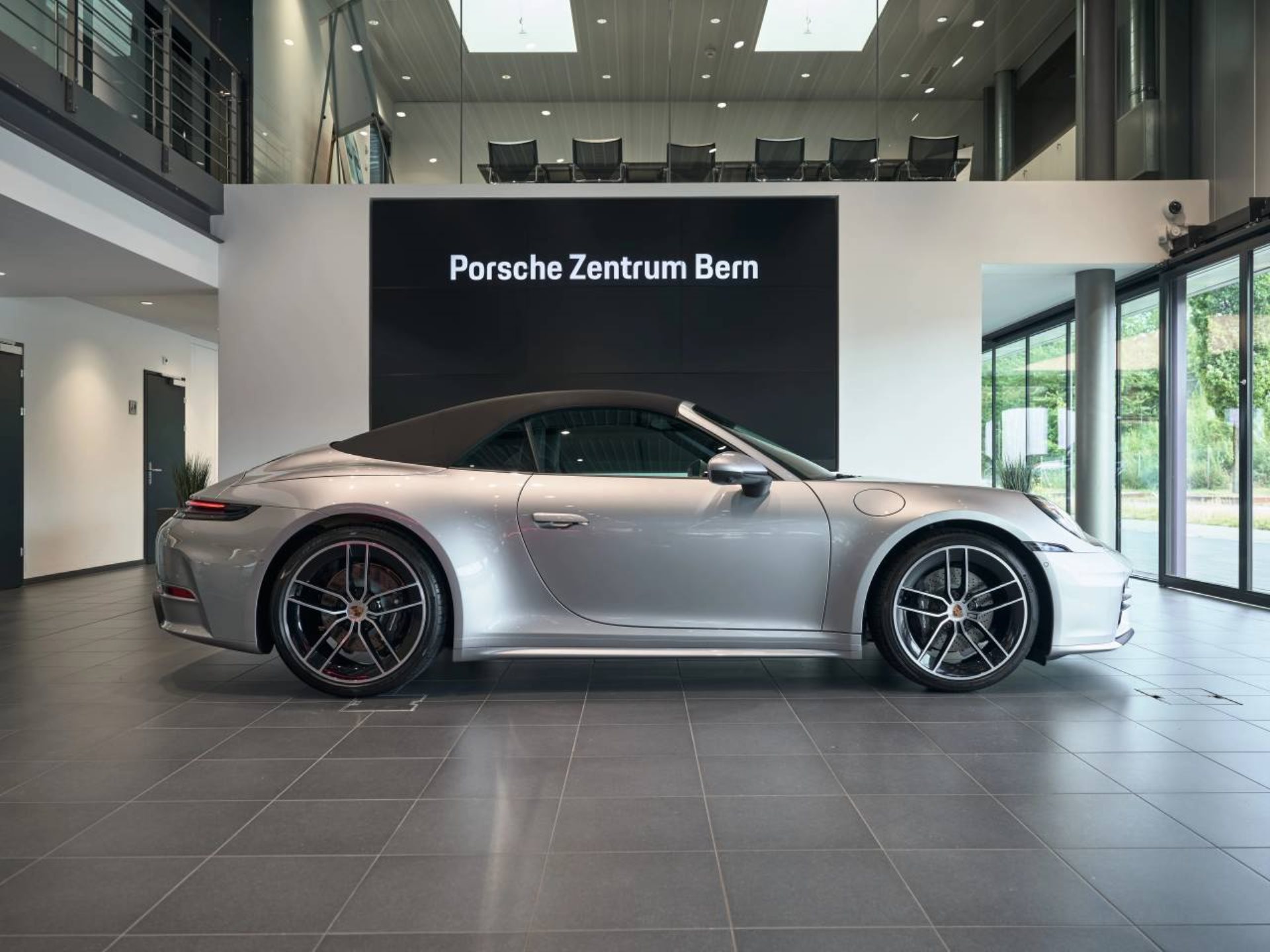 PORSCHE 911 Carrera Cabriolet-image-10