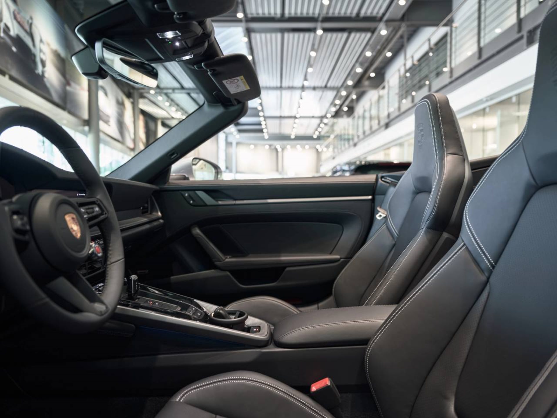 PORSCHE 911 Carrera Cabriolet-image-3