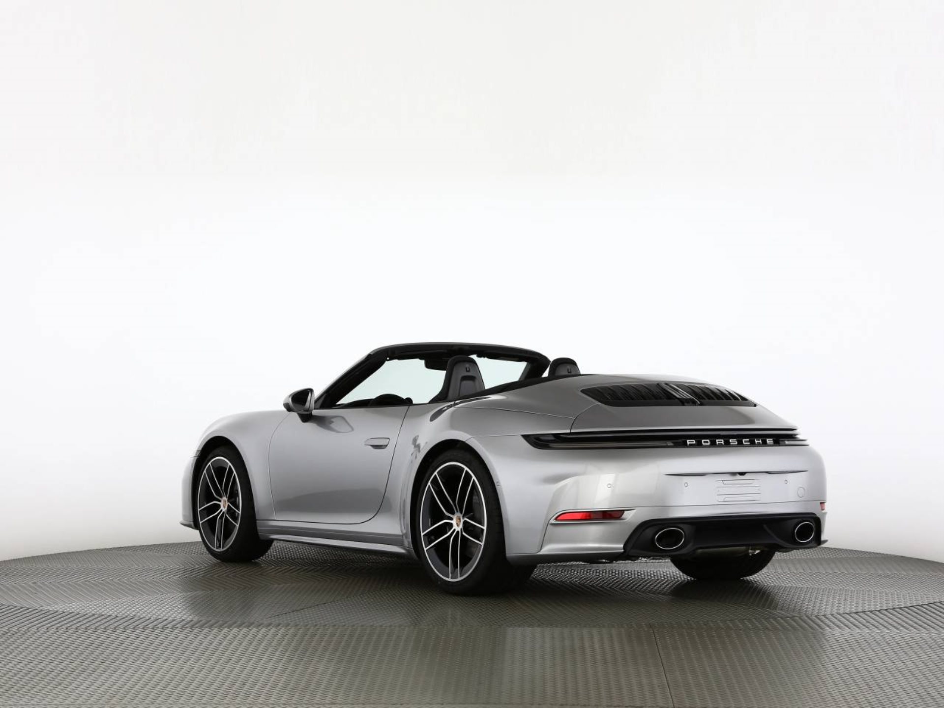PORSCHE 911 Carrera Cabriolet-image-6