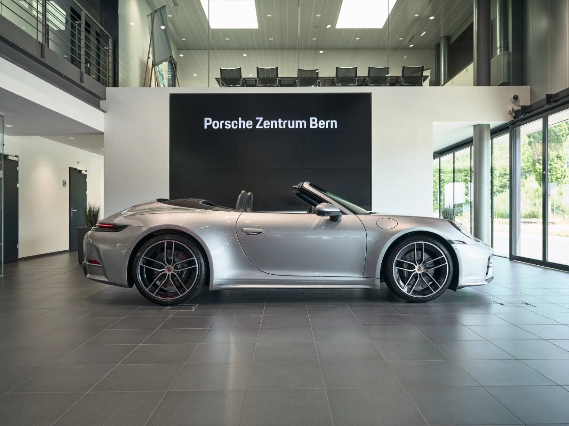 PORSCHE 911 Carrera Cabriolet-image-1