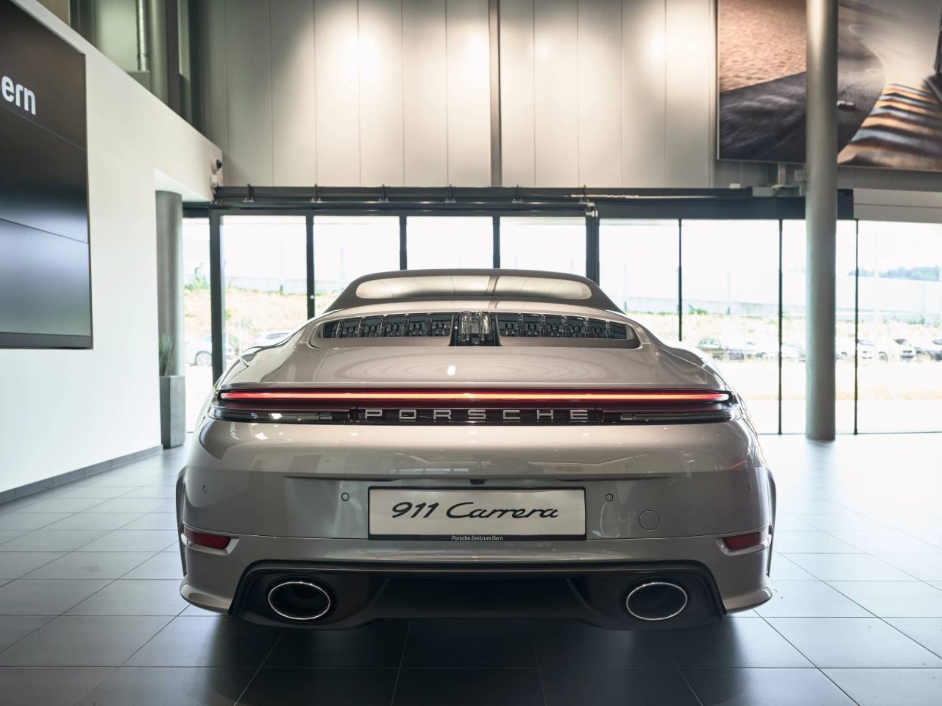 PORSCHE 911 Carrera Cabriolet-image-12