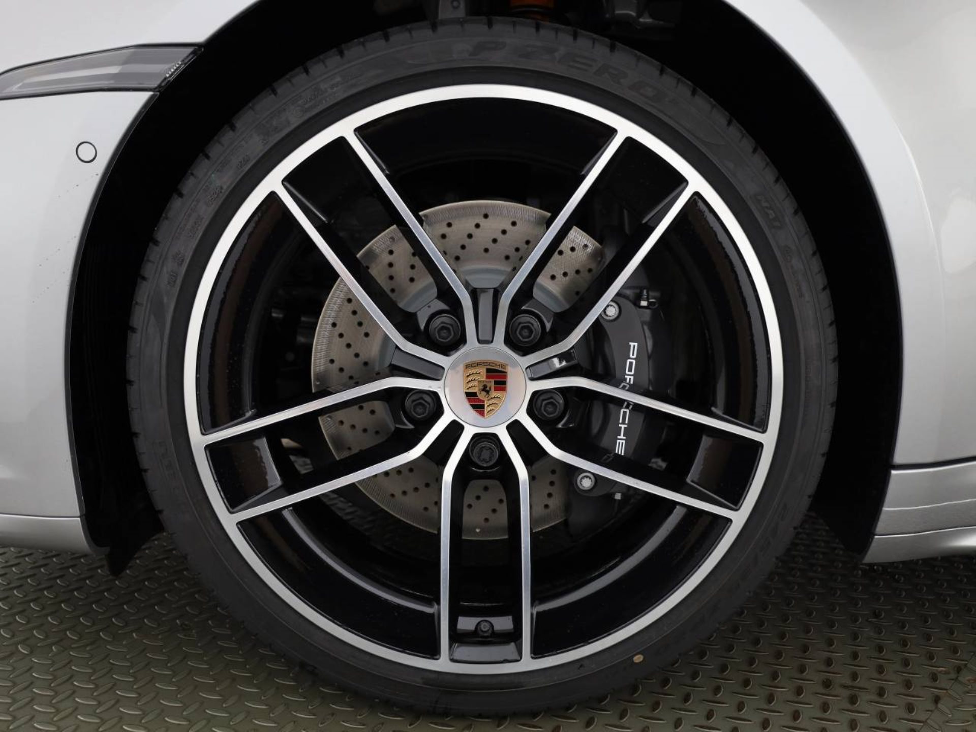 PORSCHE 911 Carrera Cabriolet-image-27
