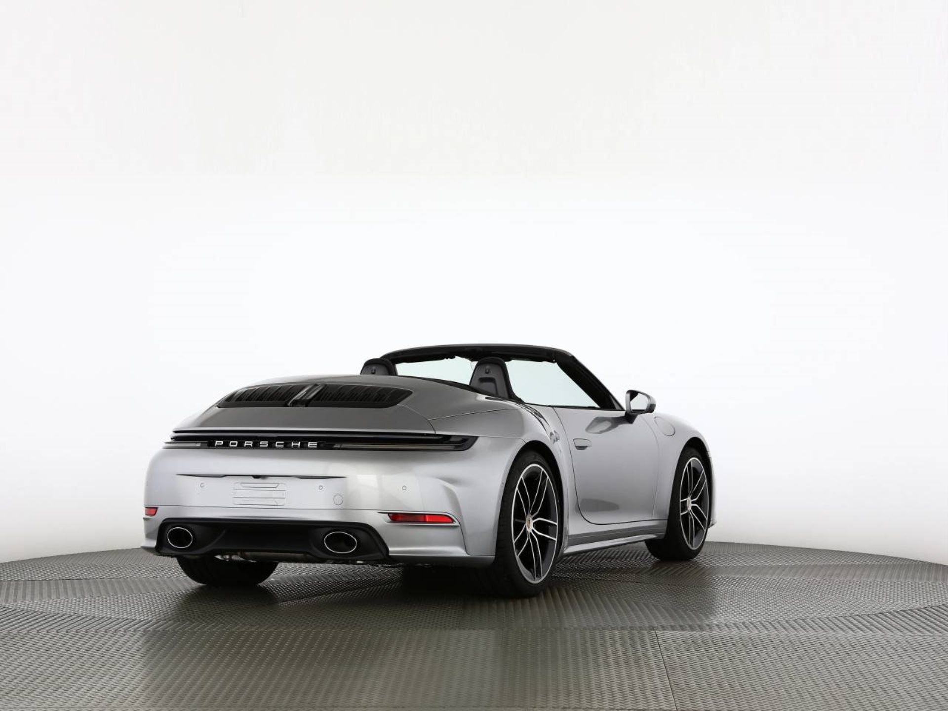 PORSCHE 911 Carrera Cabriolet-image-2