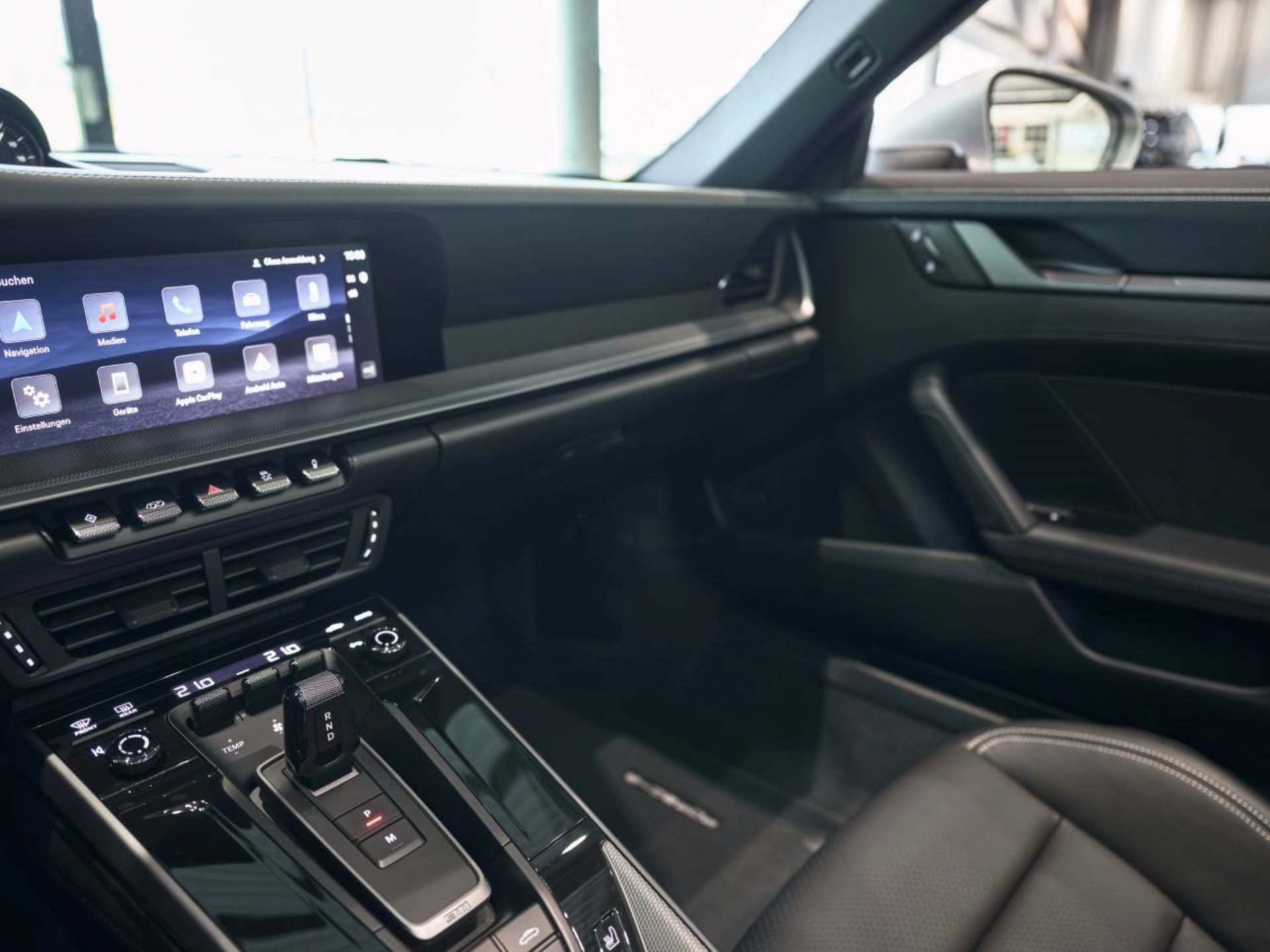PORSCHE 911 Carrera Cabriolet-image-23