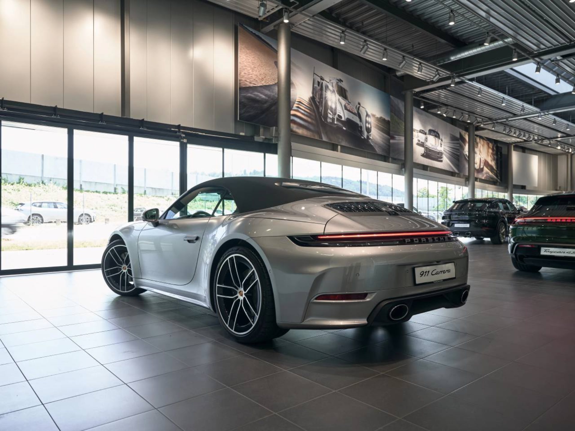 PORSCHE 911 Carrera Cabriolet-image-13