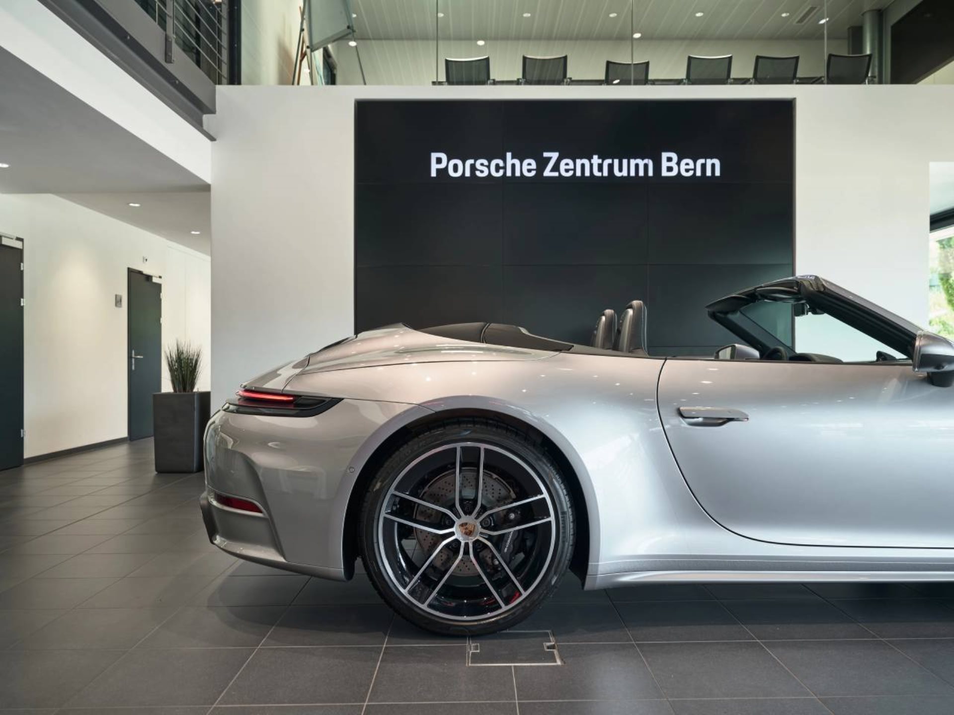 PORSCHE 911 Carrera Cabriolet-image-16