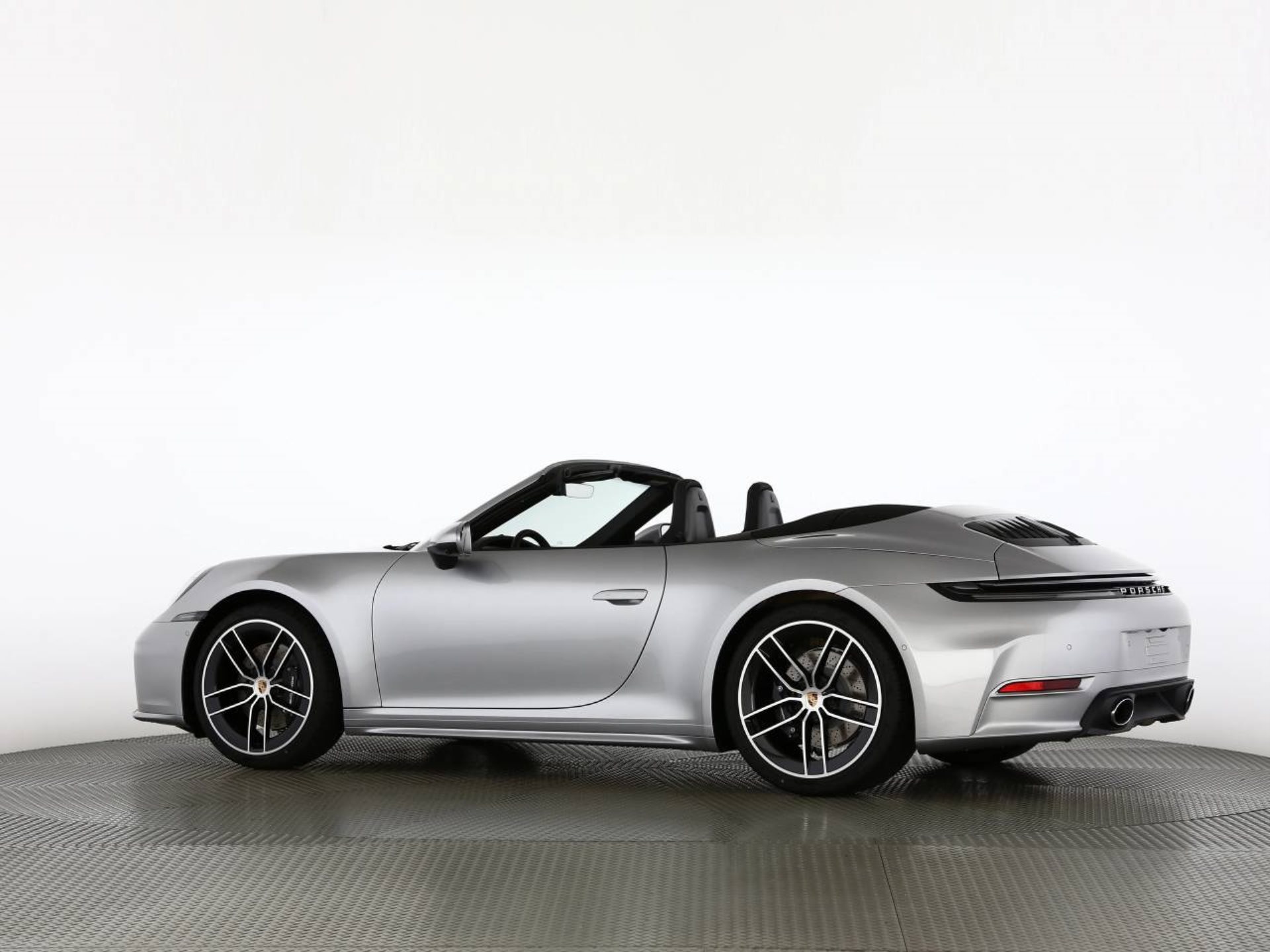 PORSCHE 911 Carrera Cabriolet-image-8
