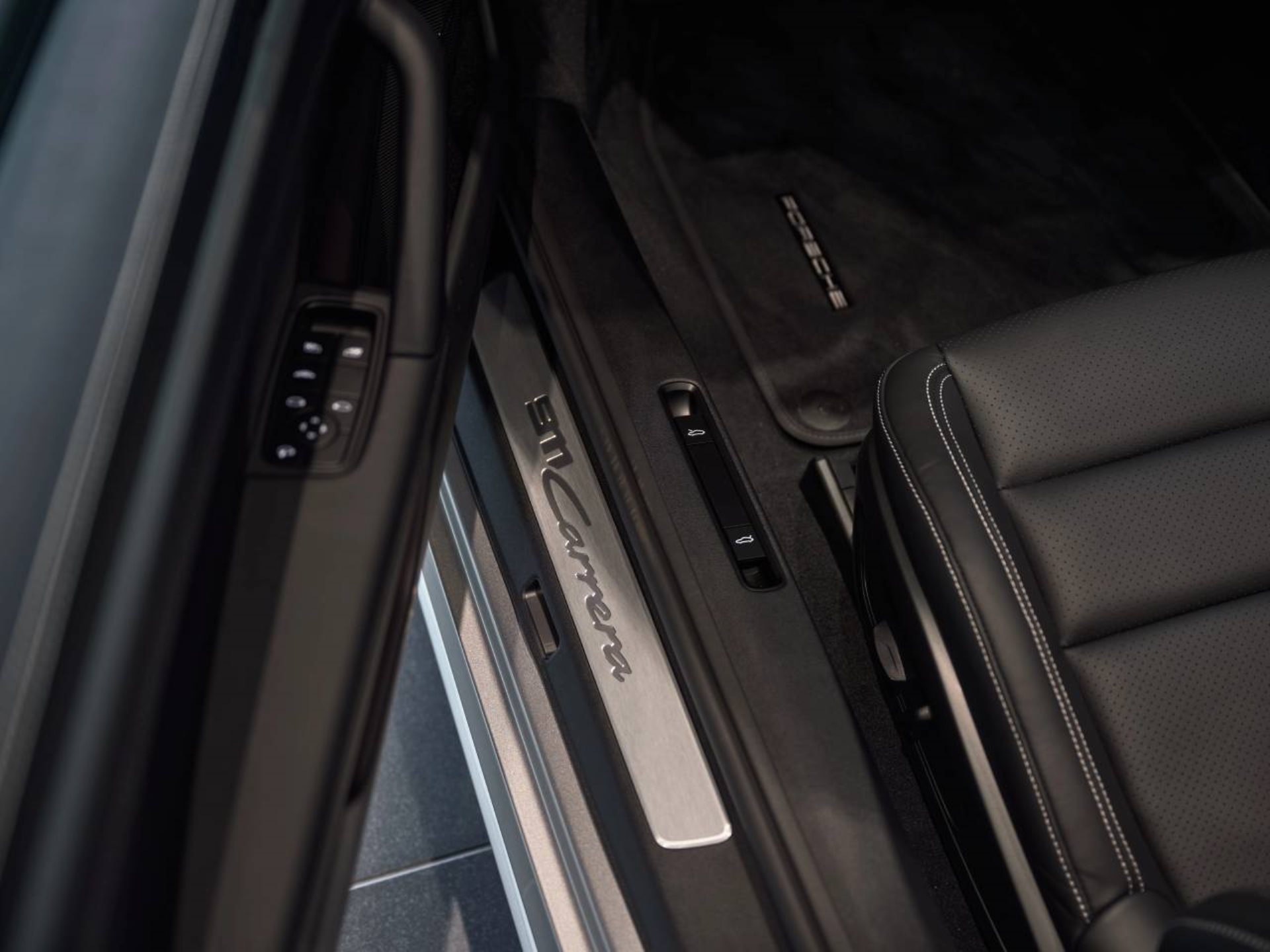 PORSCHE 911 Carrera Cabriolet-image-27