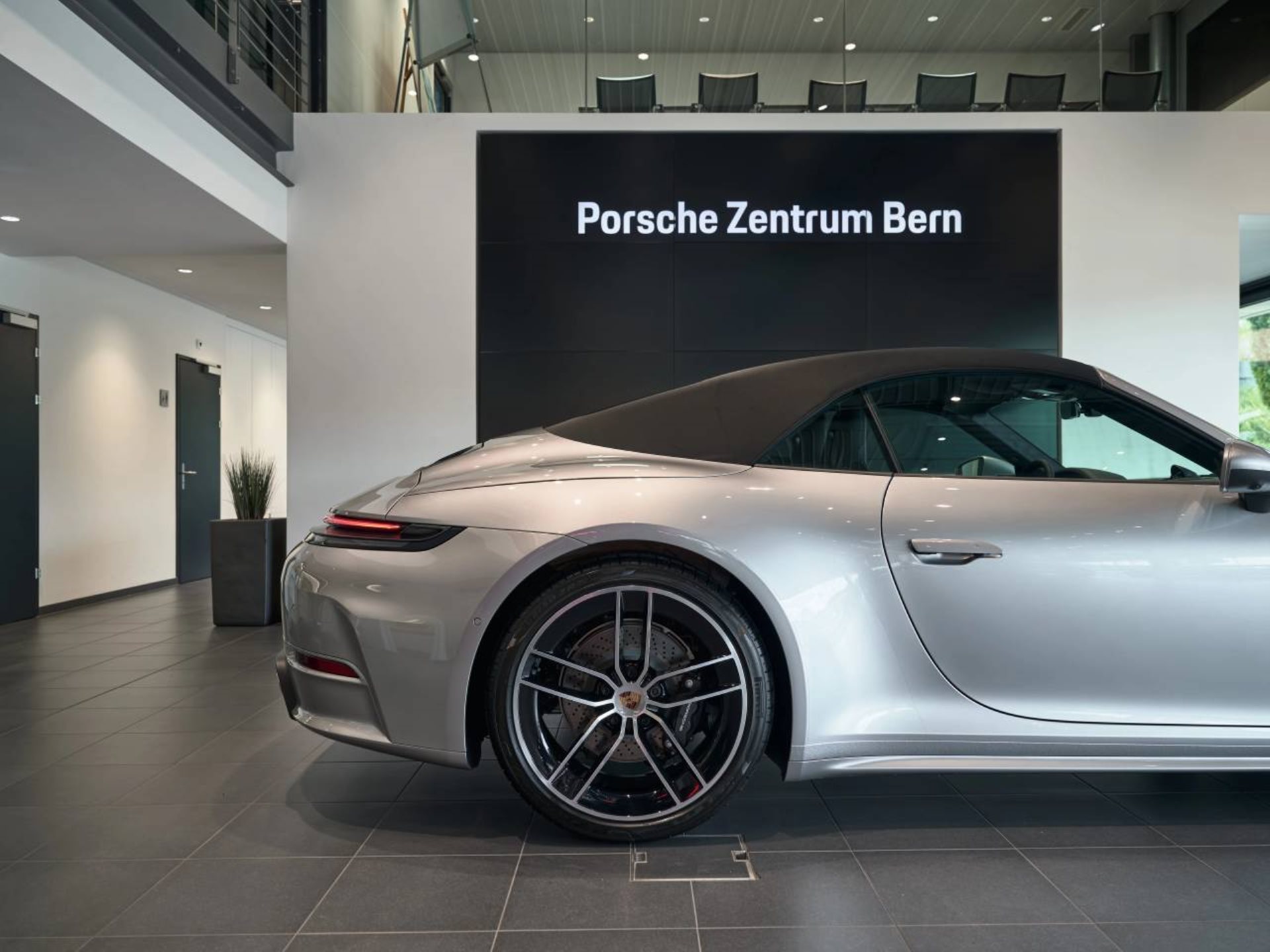 PORSCHE 911 Carrera Cabriolet-image-18