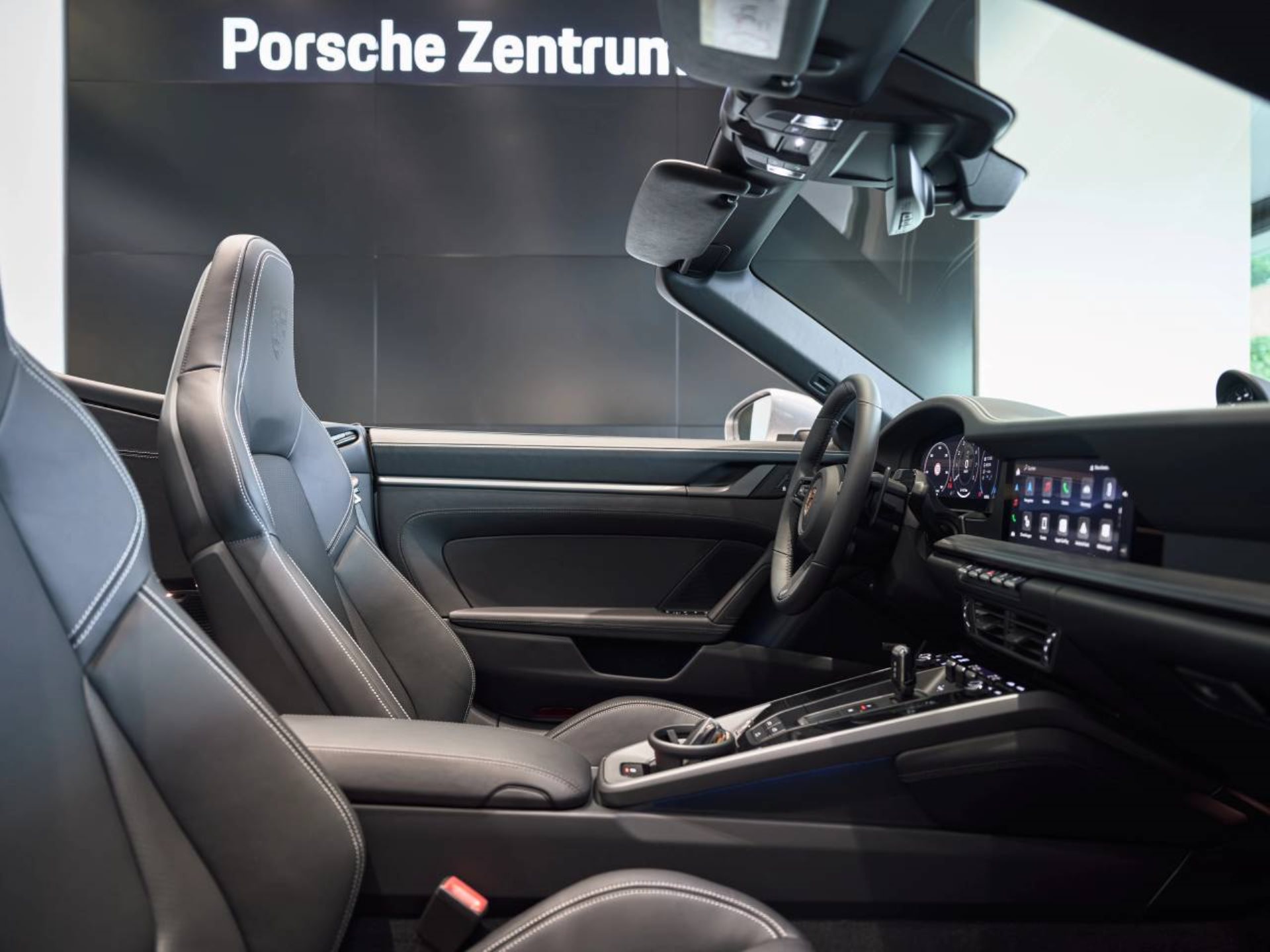 PORSCHE 911 Carrera Cabriolet-image-24