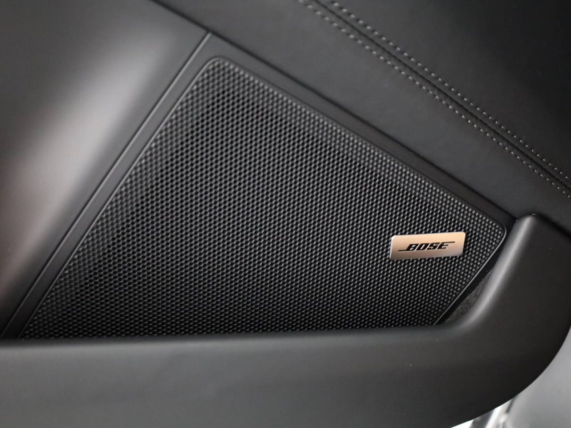 PORSCHE 911 Carrera Cabriolet-image-25