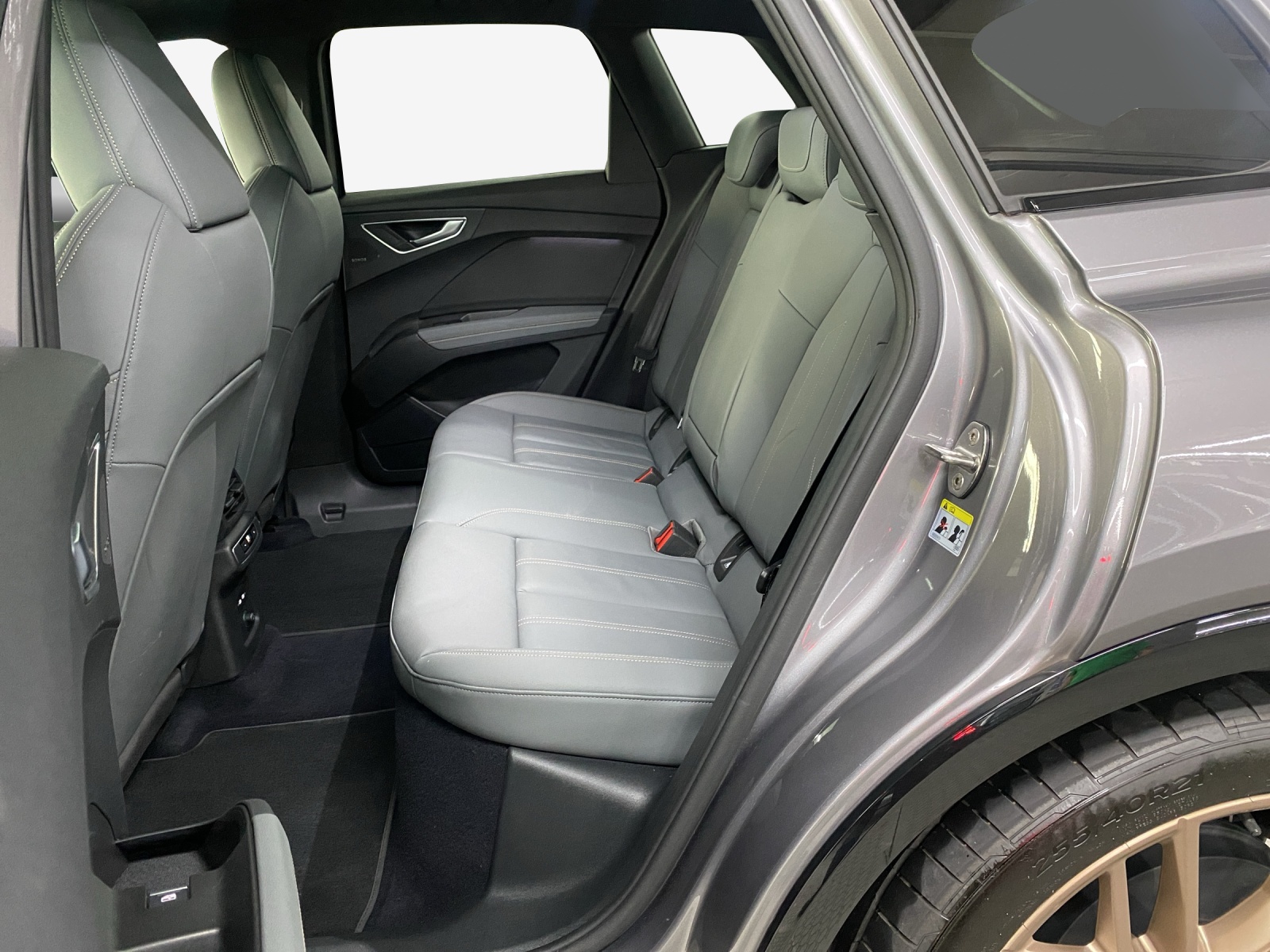 AUDI Q4 e-tron 50 quattro-image-12
