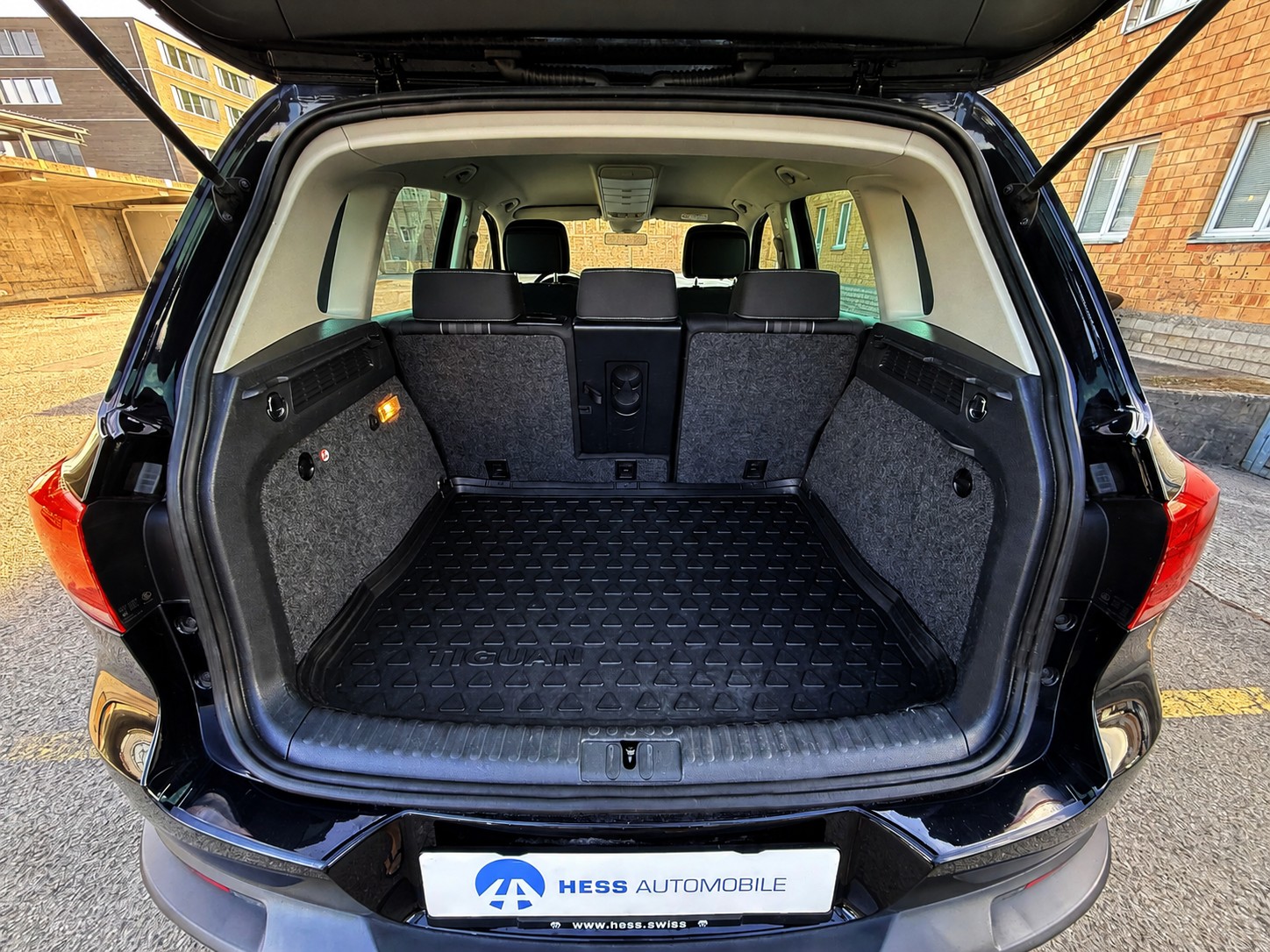 VW Tiguan 2.0 TDI Lounge 4Motion DSG Automat-image-5
