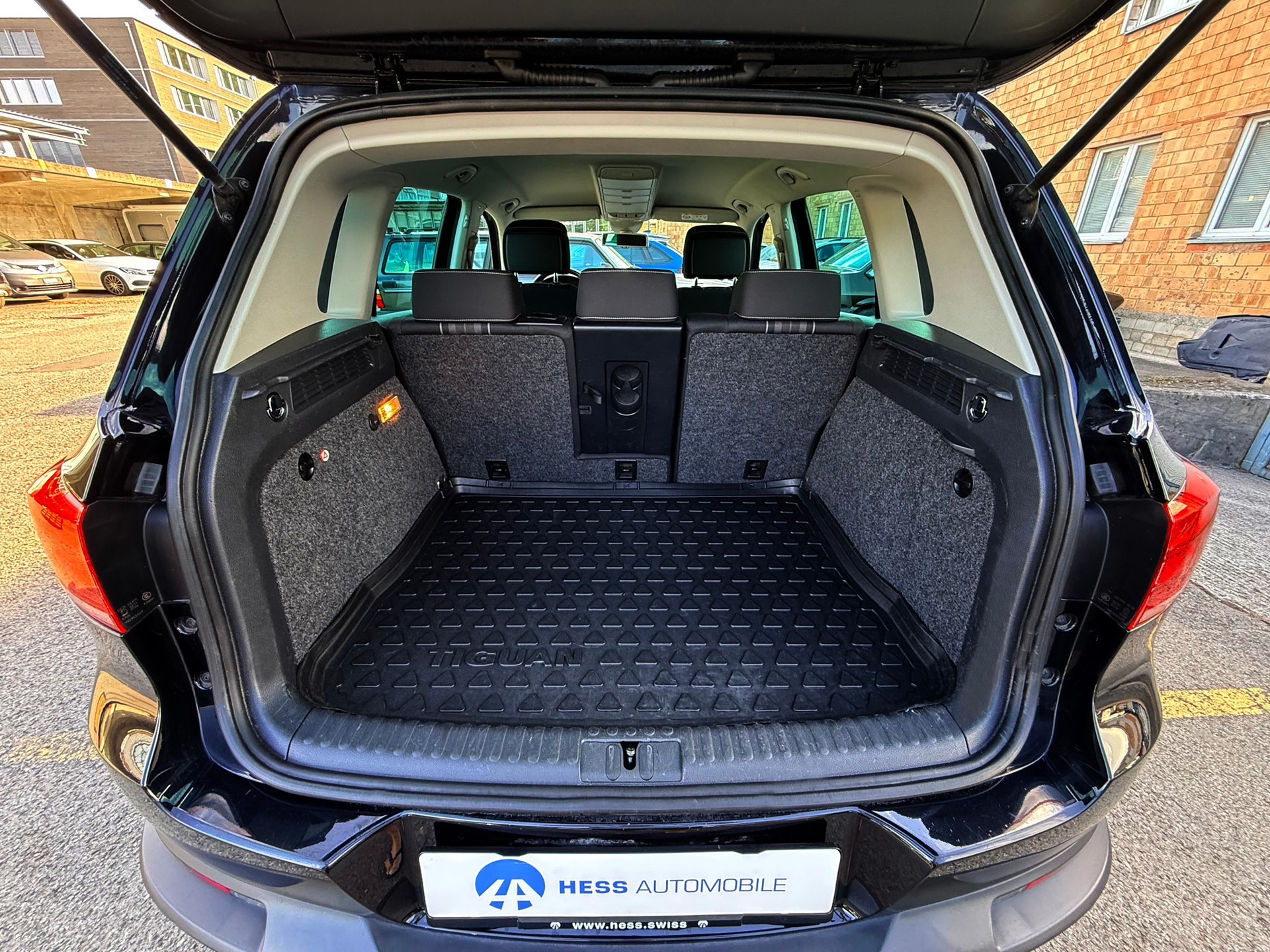 VW Tiguan 2.0 TDI Lounge 4Motion DSG Automat-image-21