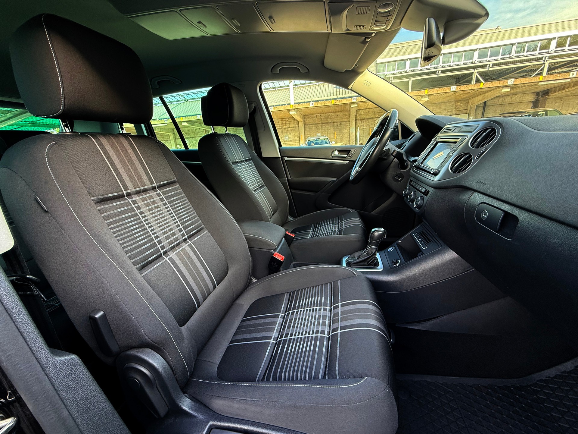 VW Tiguan 2.0 TDI Lounge 4Motion DSG Automat-image-6