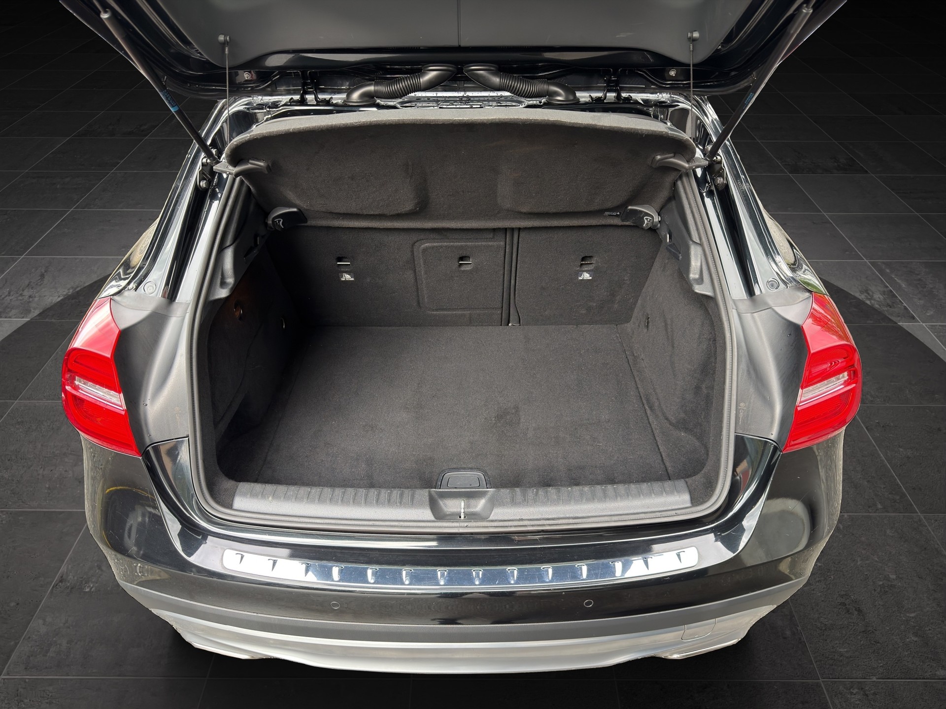 MERCEDES-BENZ GLA 200 CDI Swiss Star Edition 4Matic 7G-DCT-image-9