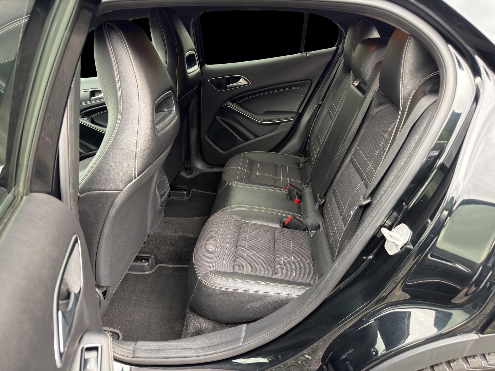 MERCEDES-BENZ GLA 200 CDI Swiss Star Edition 4Matic 7G-DCT-image-8
