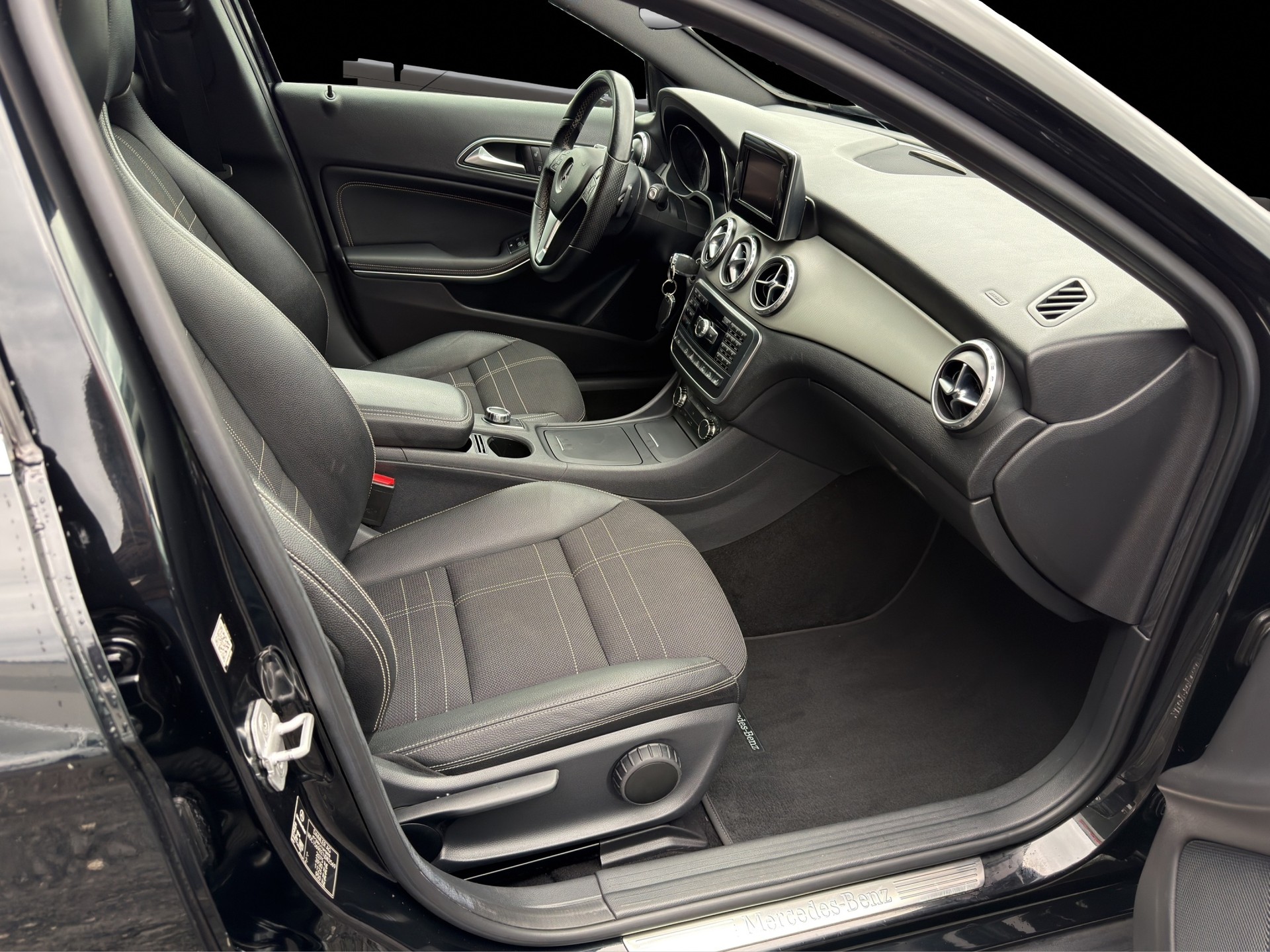 MERCEDES-BENZ GLA 200 CDI Swiss Star Edition 4Matic 7G-DCT-image-10