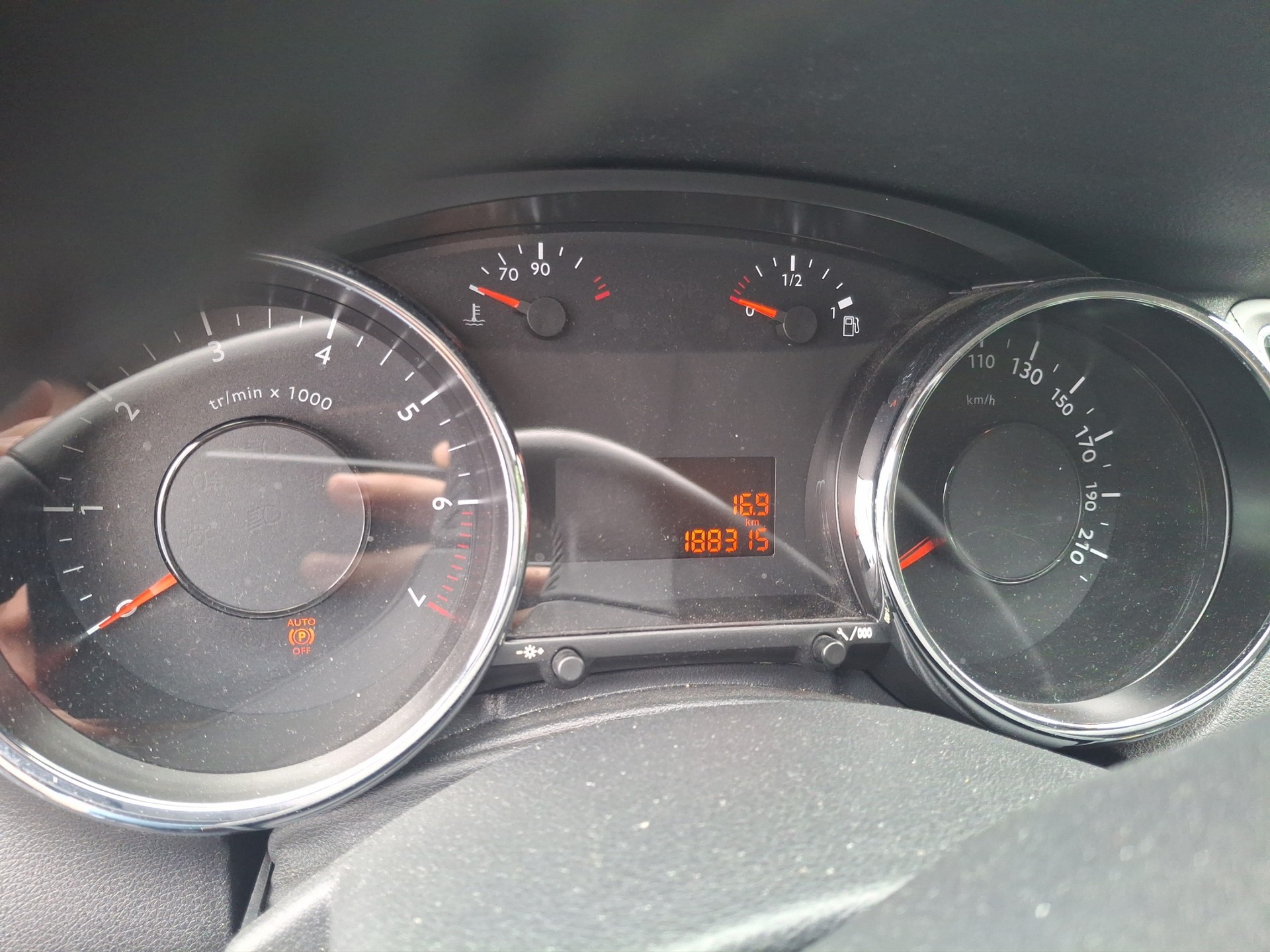 PEUGEOT 5008 1.6 16V T Sport Pack-image-8