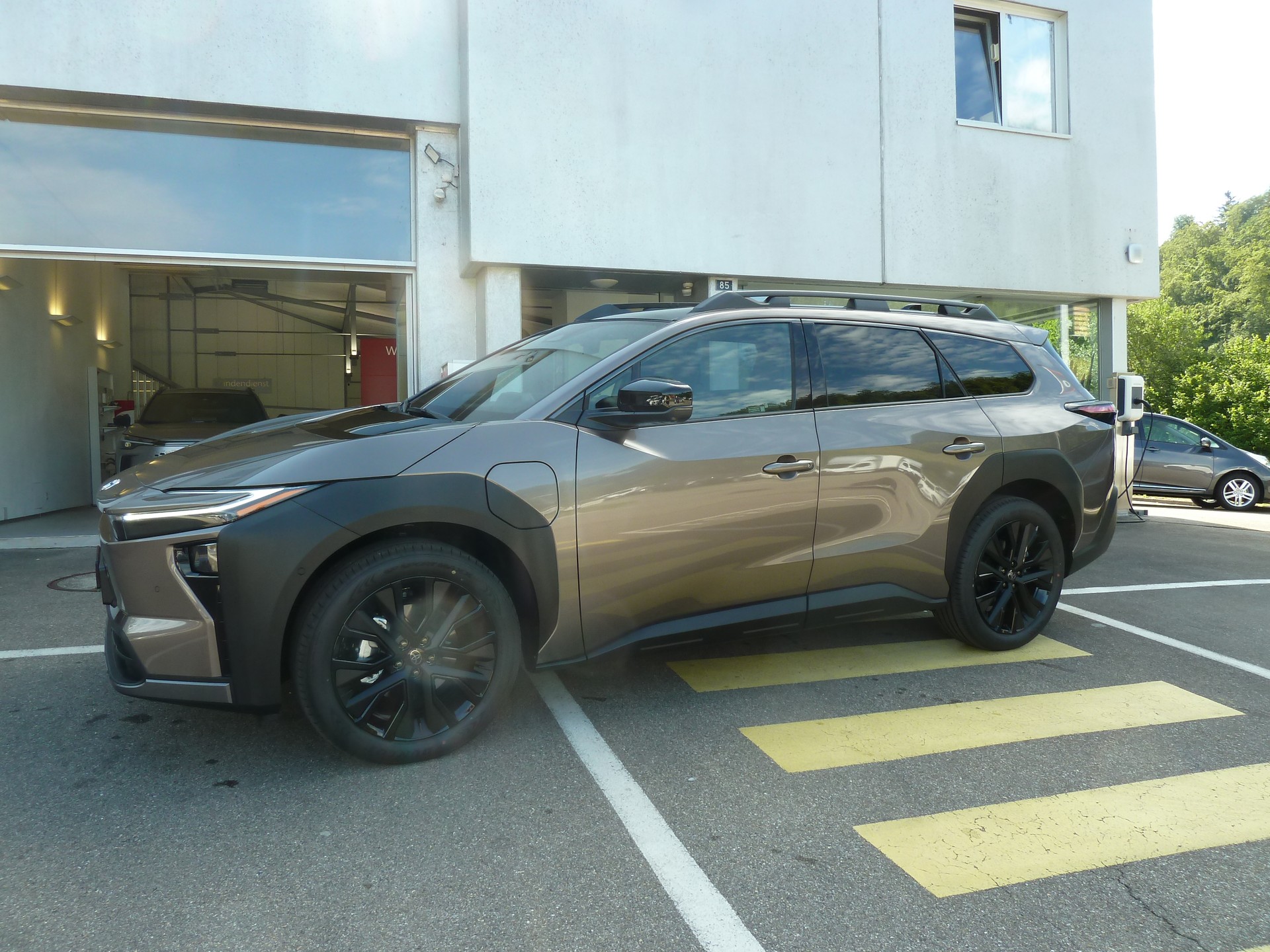 TOYOTA BZ4X TOURING Prmium AWD (4x4)-image-3