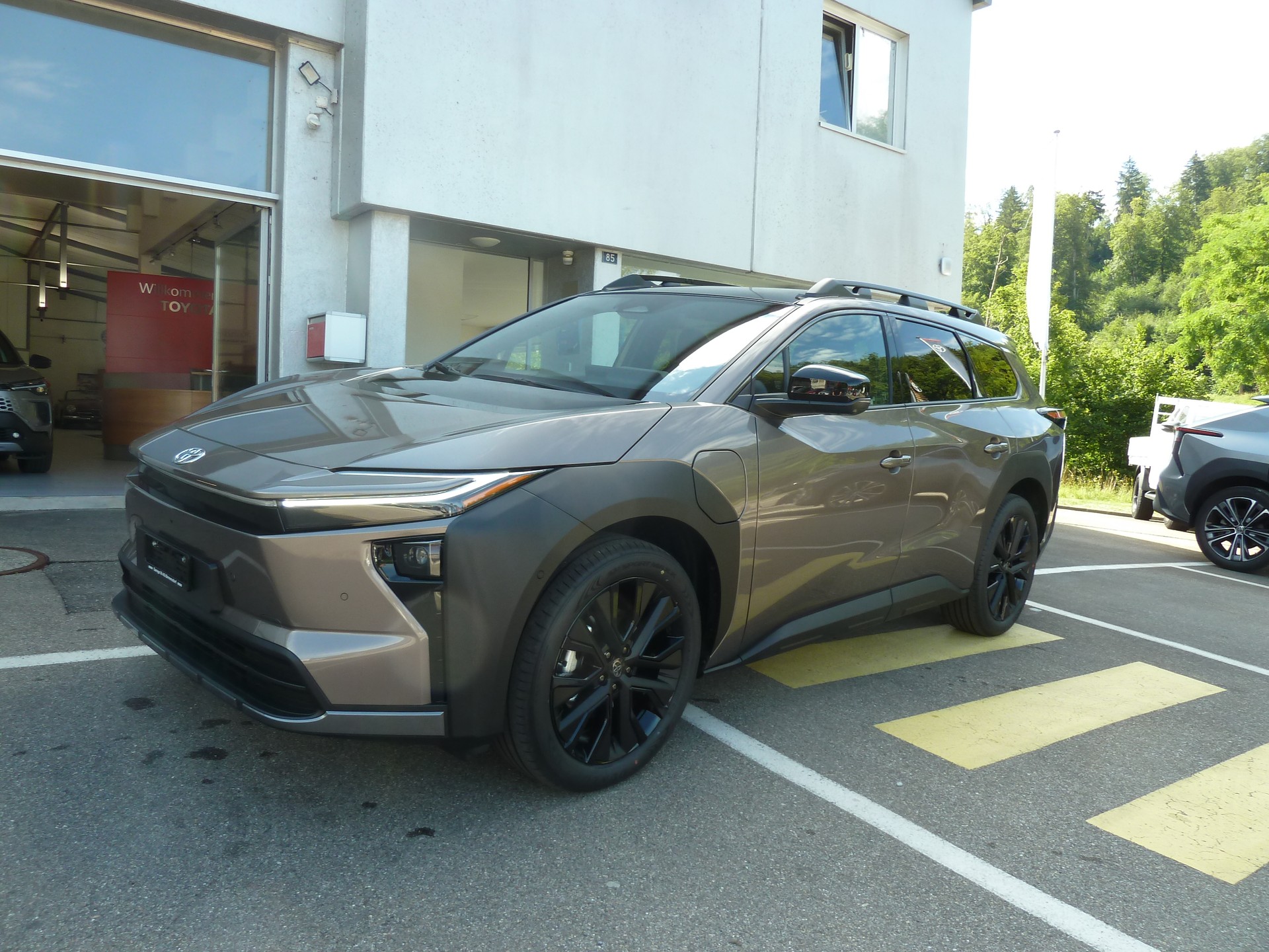 TOYOTA BZ4X TOURING Prmium AWD (4x4)-image-2