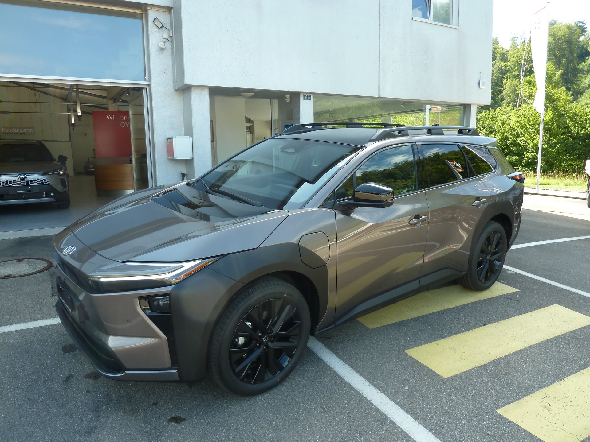 TOYOTA BZ4X TOURING Prmium AWD (4x4)-image-1