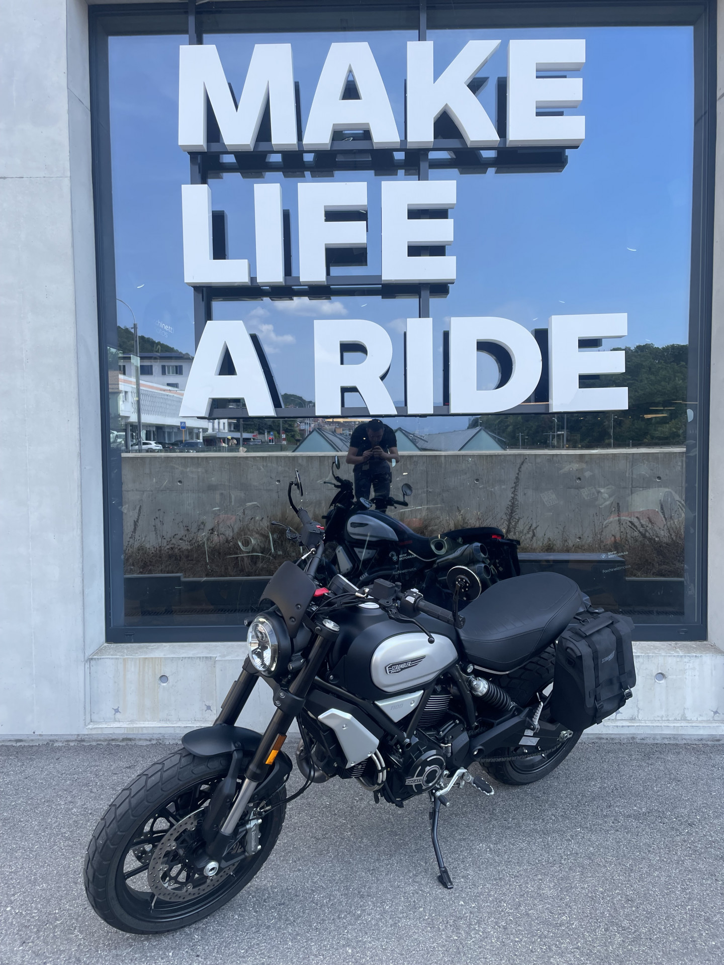 DUCATI Scrambler 1100 Dark Pro-showroom-element-3