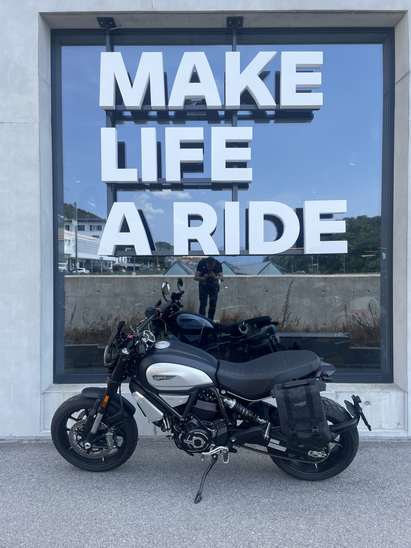 DUCATI Scrambler 1100 Dark Pro-showroom-element-2
