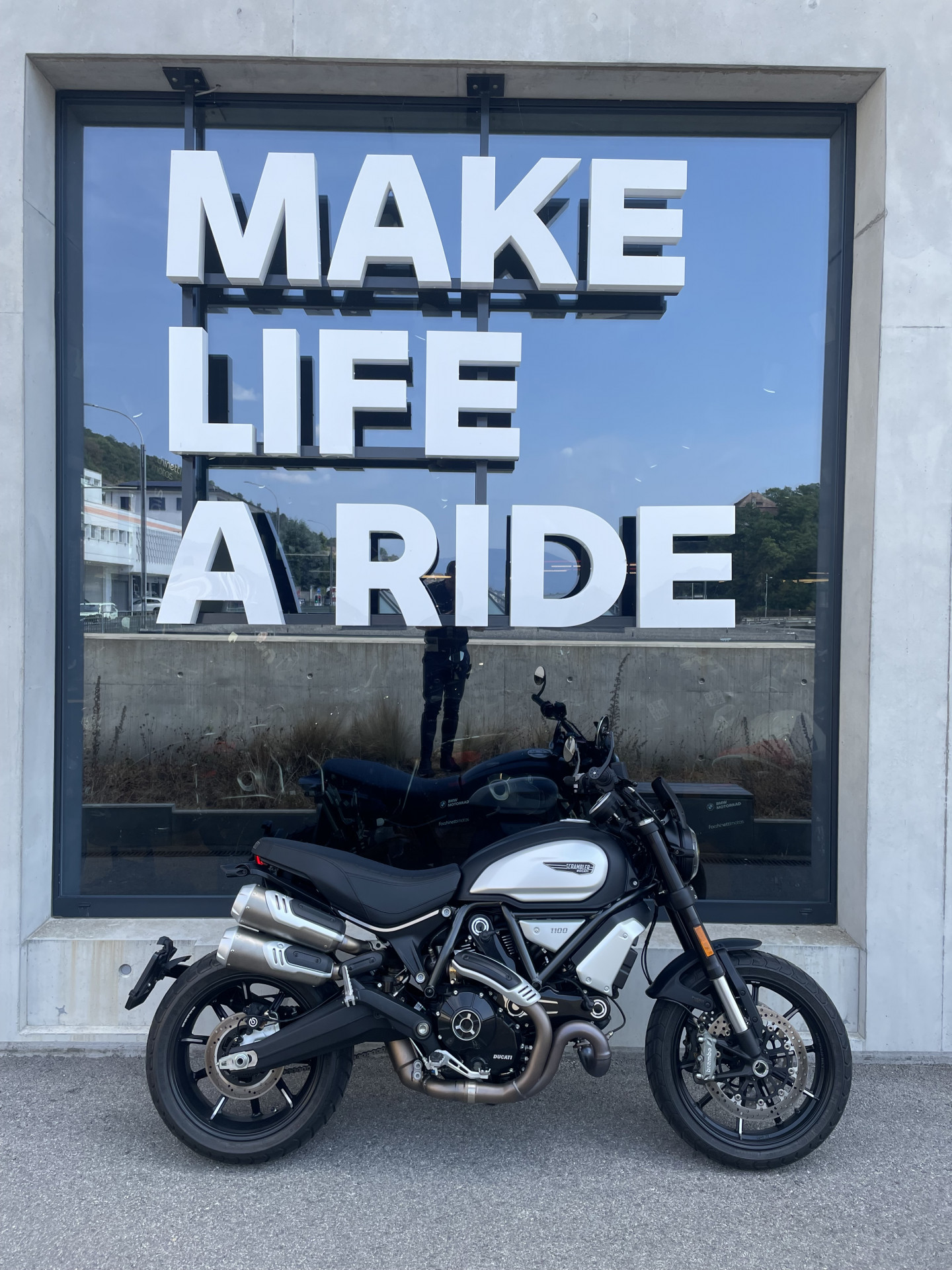 DUCATI Scrambler 1100 Dark Pro-showroom-element-1