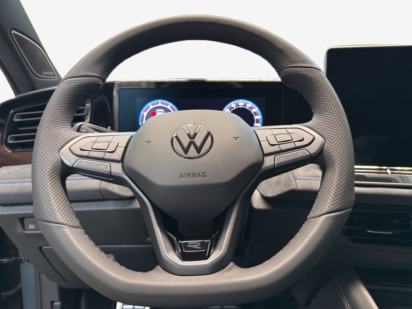 VW Tiguan 2.0 TSI DSG R-Line Plus 4Motion-image-9