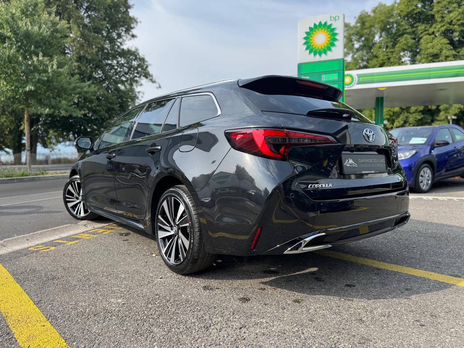 TOYOTA Corolla Touring Sports 1.8 HSD Trend e-CVT-image-2