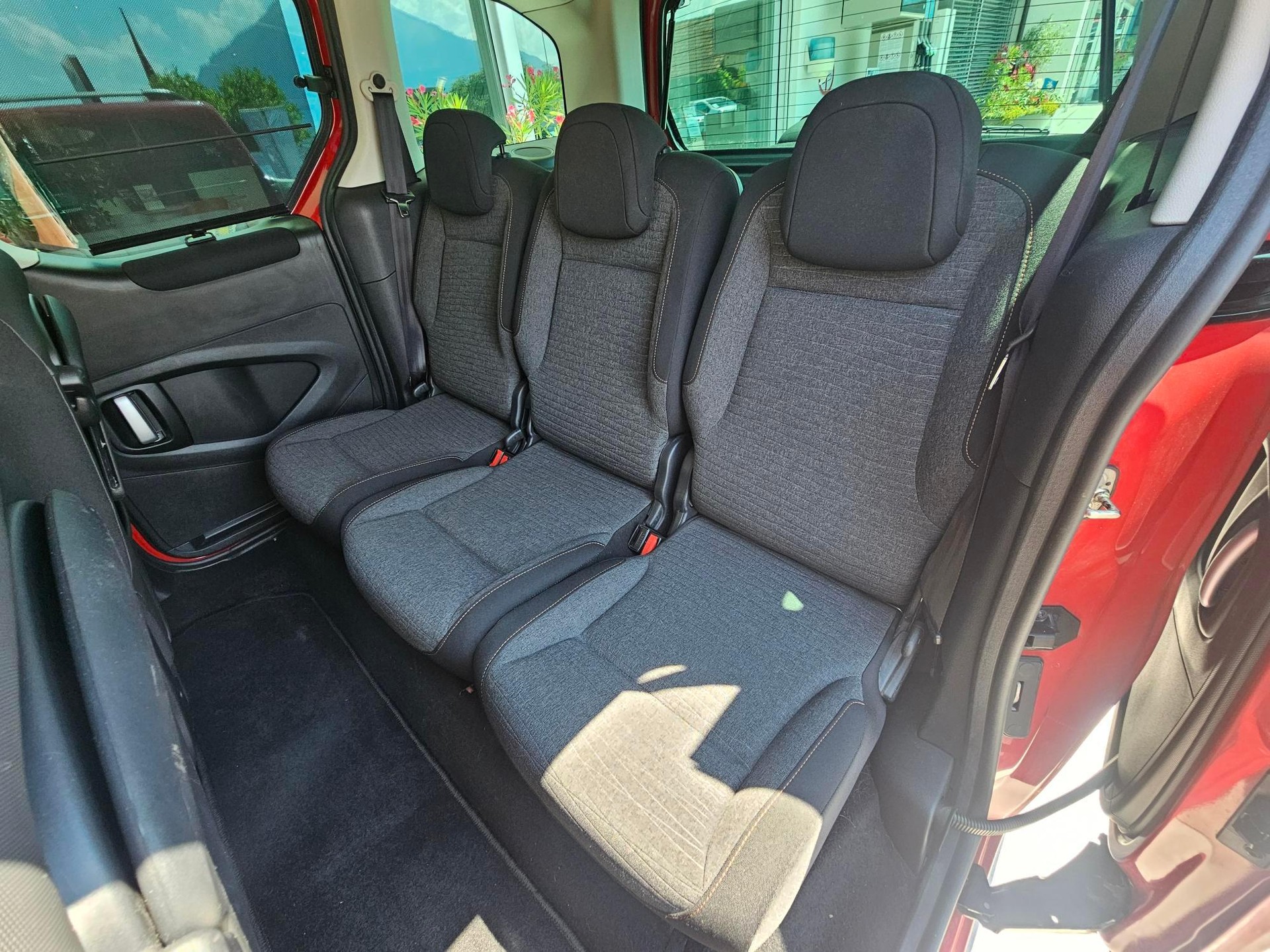CITROEN Berlingo 1.6i BlueHDi Shine ETG-image-6
