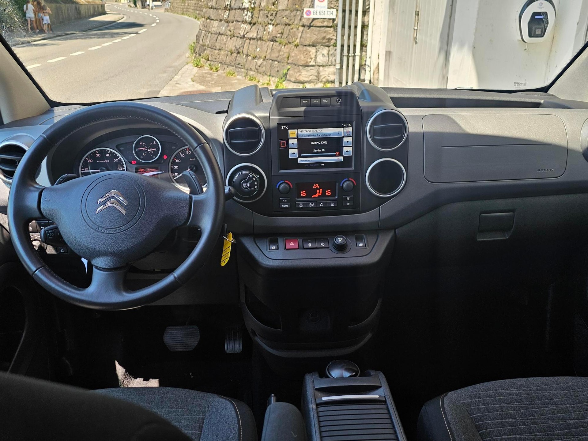 CITROEN Berlingo 1.6i BlueHDi Shine ETG-image-8