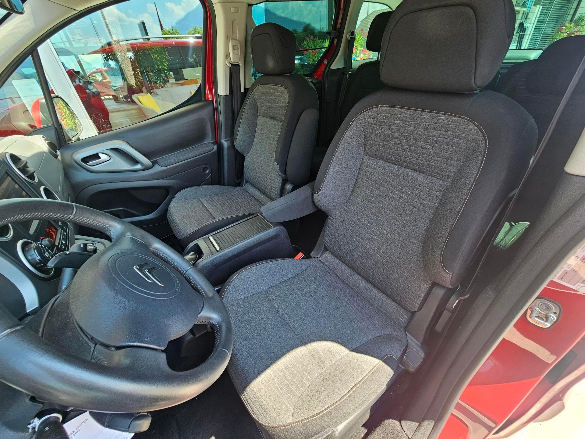 CITROEN Berlingo 1.6i BlueHDi Shine ETG-image-5
