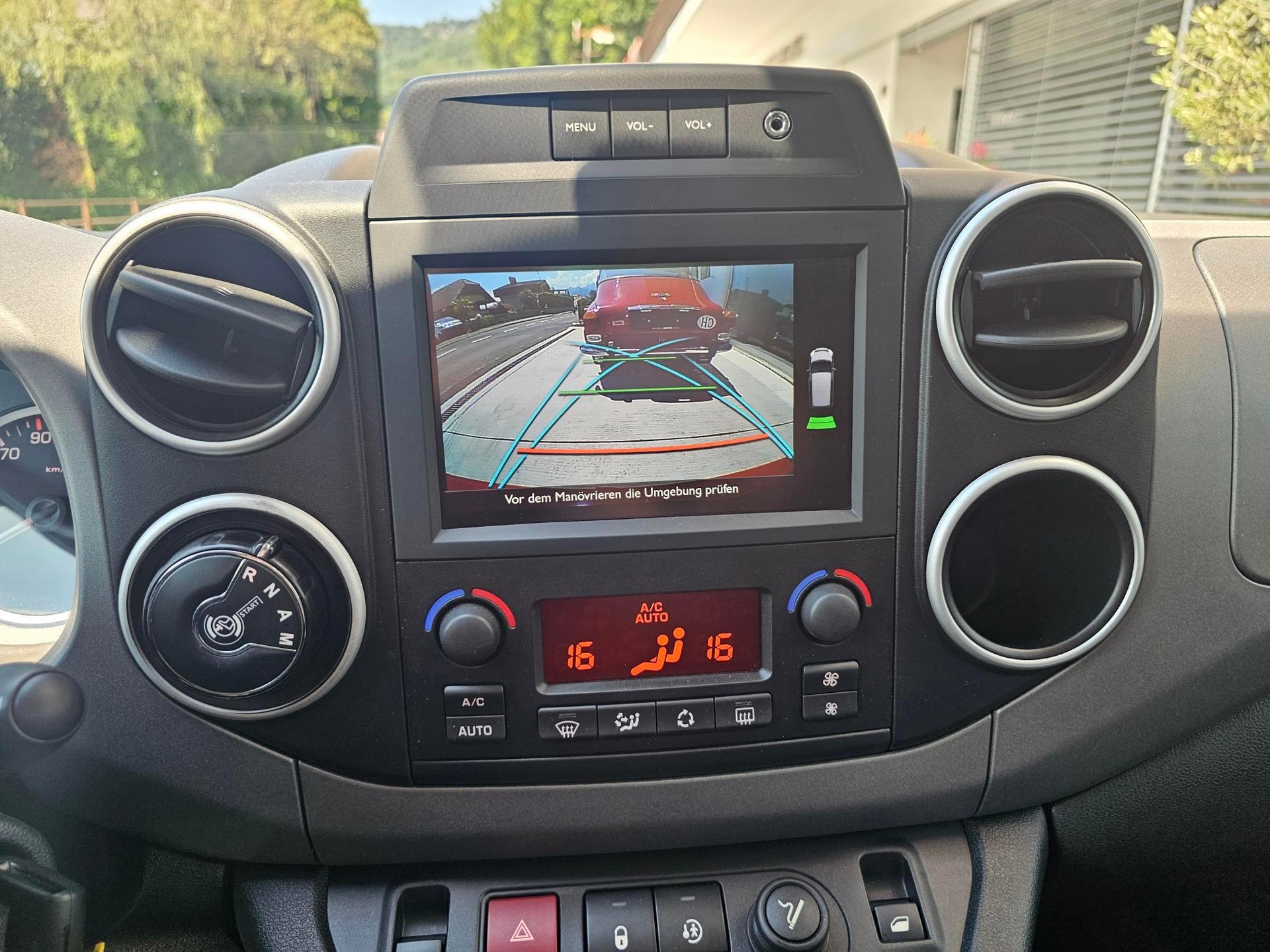 CITROEN Berlingo 1.6i BlueHDi Shine ETG-image-9