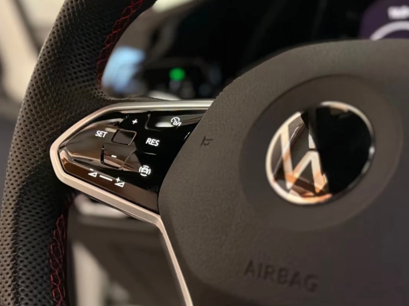 VW Golf 2.0 TSI GTI DSG-image-12